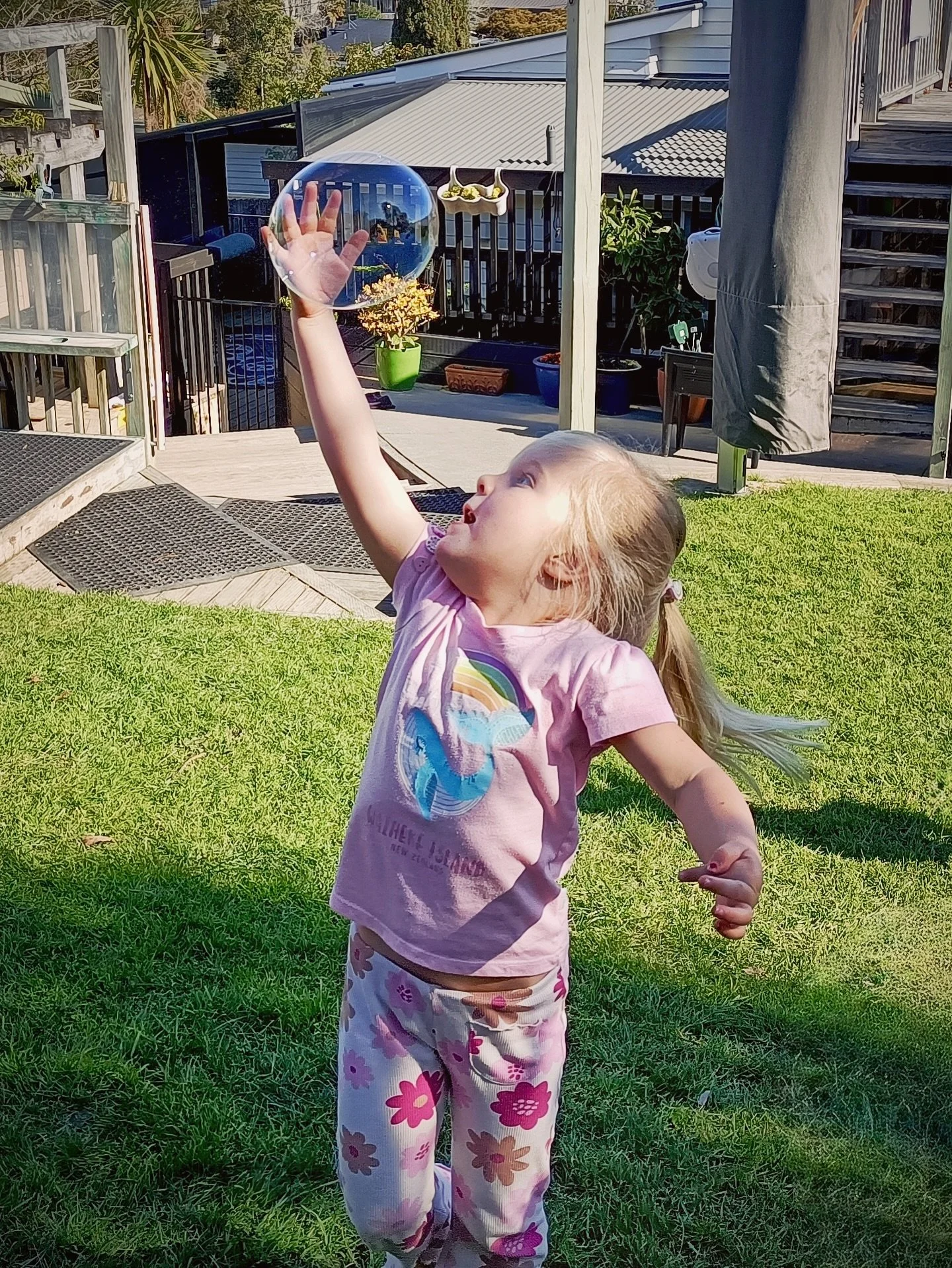 Check out this perfectly timed photo Avalon captured the other day during an epic bubble blowing session here at MBCC! 🫧 I wonder if Sloane caught the bubble or if it popped? 🫧💚