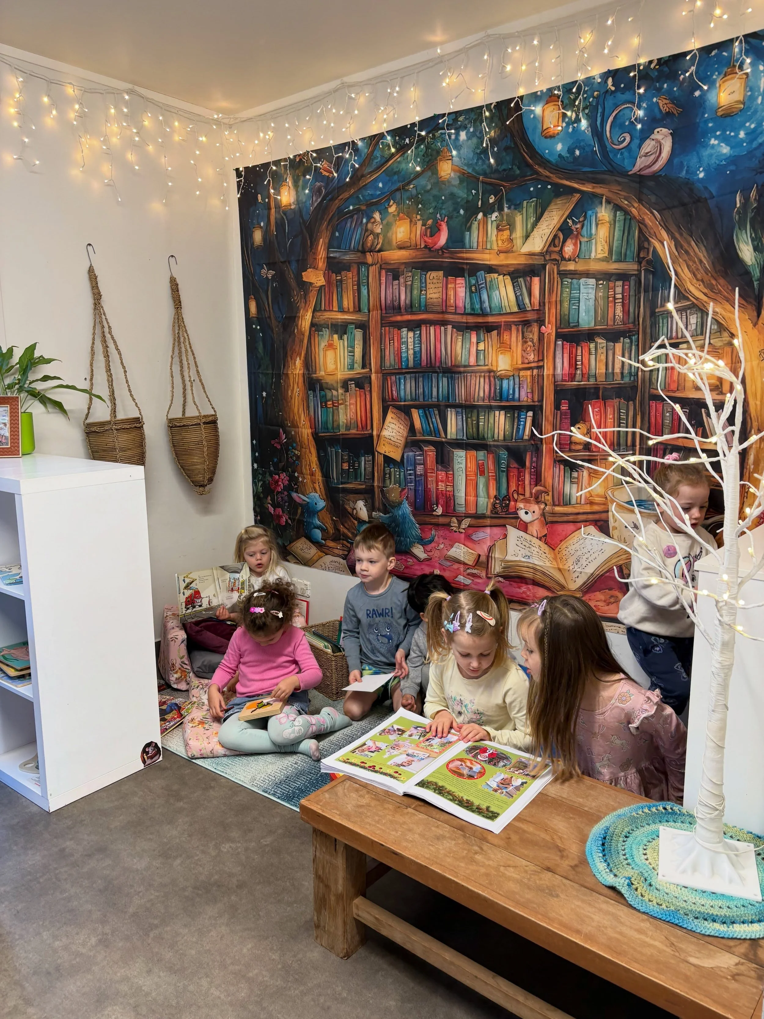 Our little book worms thoroughly enjoyed the magical new reading nook today that our teachers have created. 💫 What a special and cosy place to read with friends. 📚 We also made book character decorations to hang on our little book nook tree. Be sur