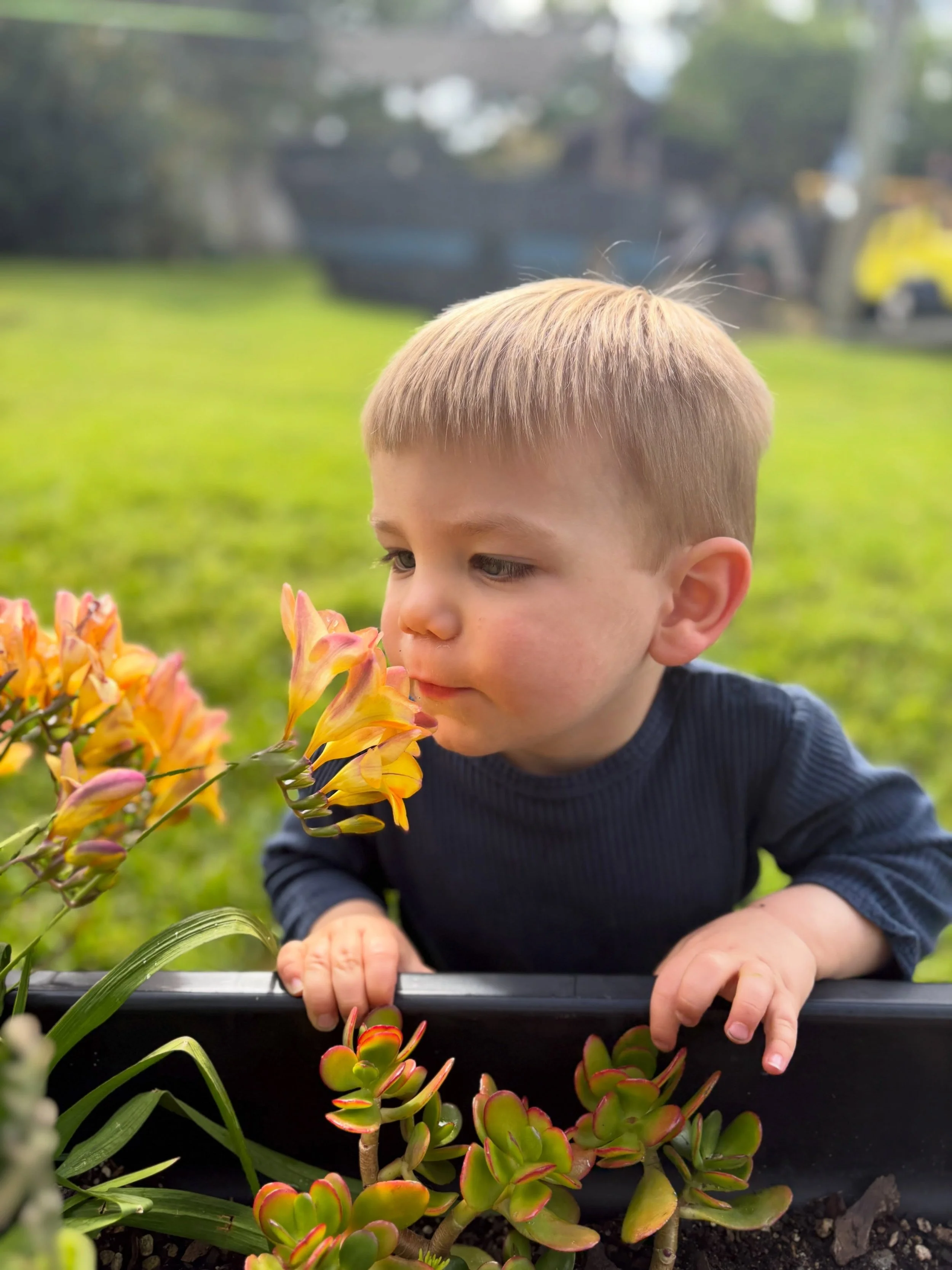 Happy Monday MBCC whānau! Don&rsquo;t forget to stop and smell the flowers! 🌸💚🌸