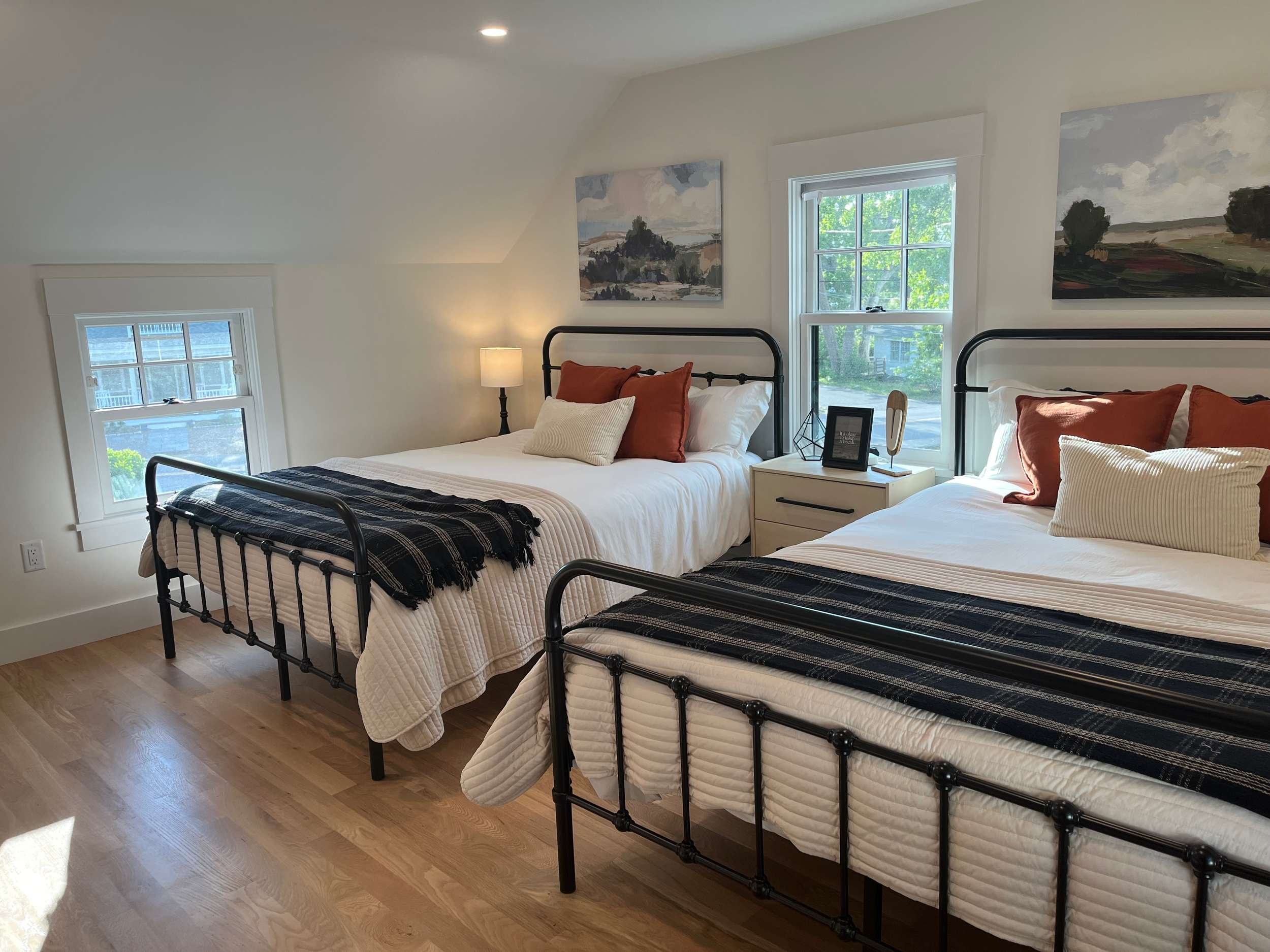 Bedroom 2 : 2 Queen Beds