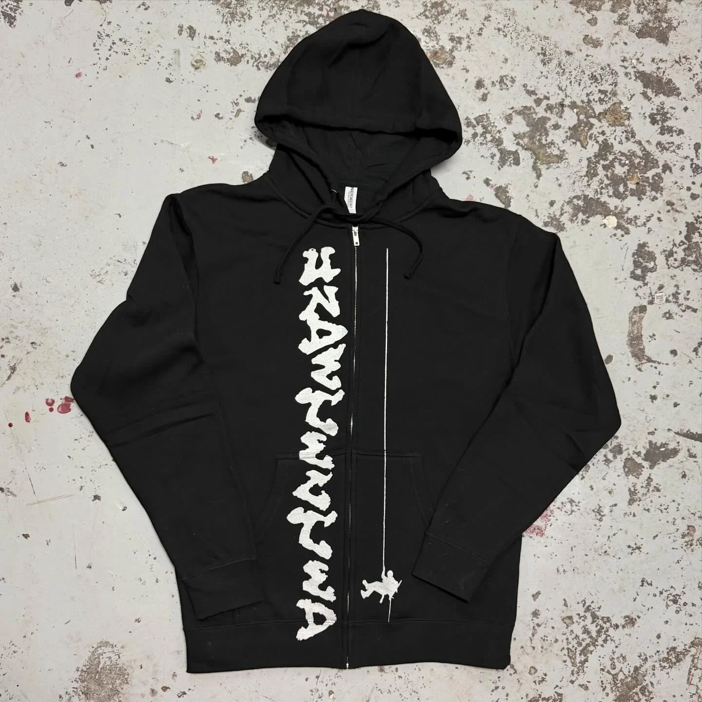 Oversized, over the pocket, onto the elastic 😤 silver print for @undetected.ny @undetectedtv