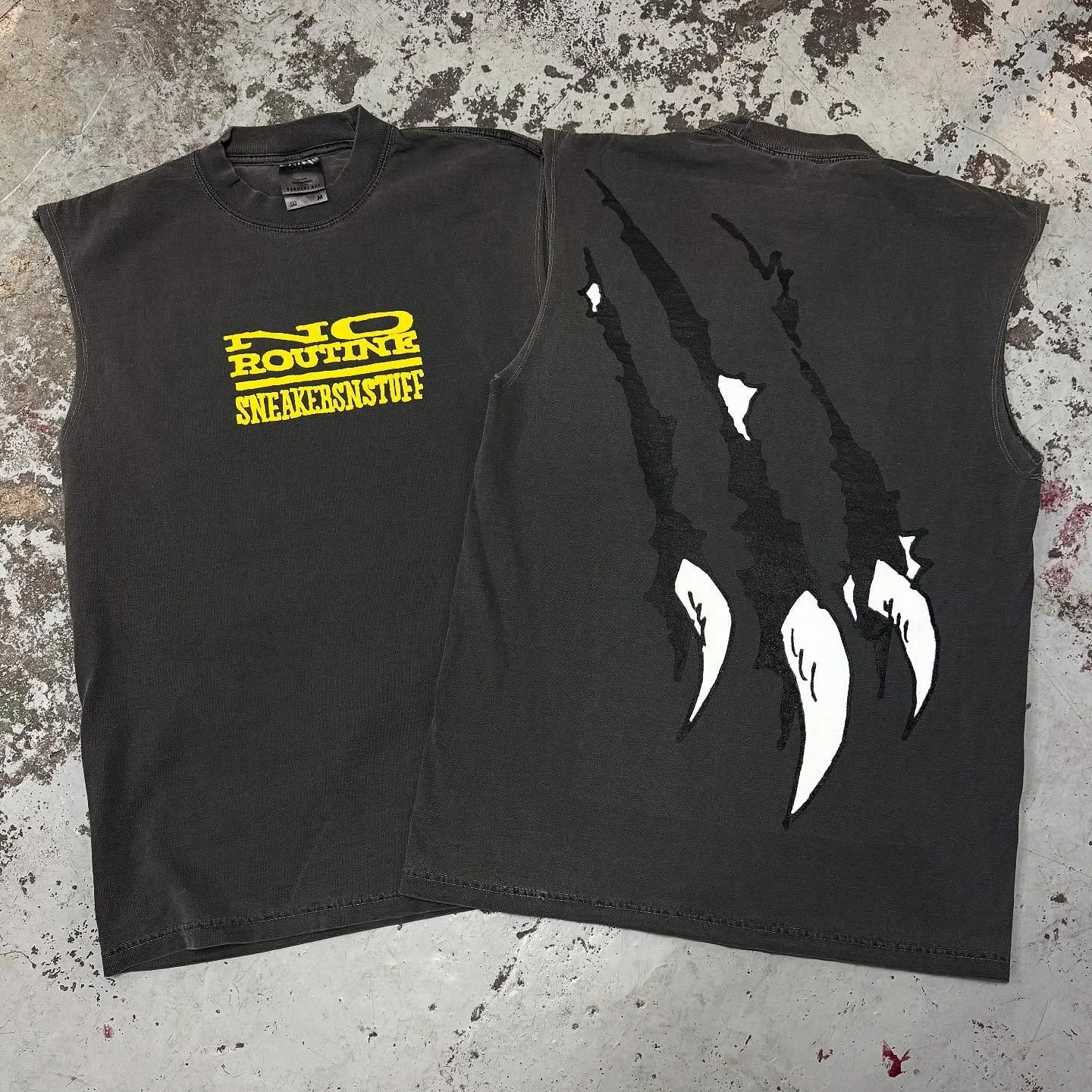 Quick same day oversized rush print from last week for the homies @noroutinenyc @sneakersnstuff 👟🐾