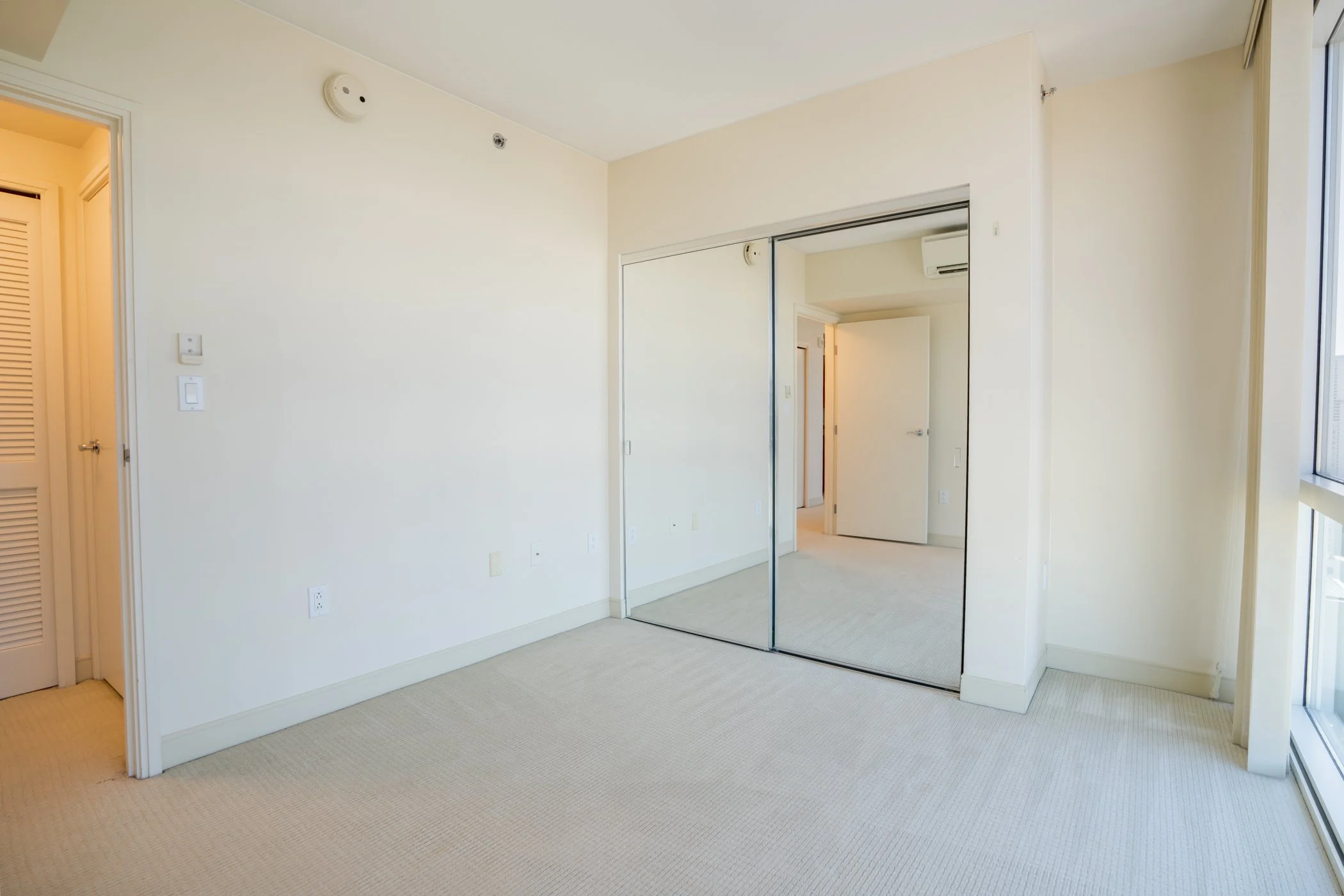 909 Kapiolani-08.jpg