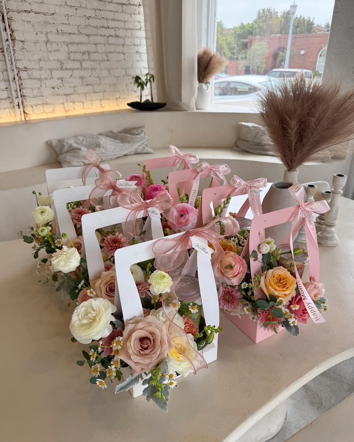 The perfect Mother&rsquo;s Day gift for tea lovers: a stunning flower arrangement paired with her favorite drink ❤️ 

To Order (Pick Up at HOJI Only) checkout link in bio!
Must order by May 9th to pick up for the May 10th or 11th!

#mothersday #flowe