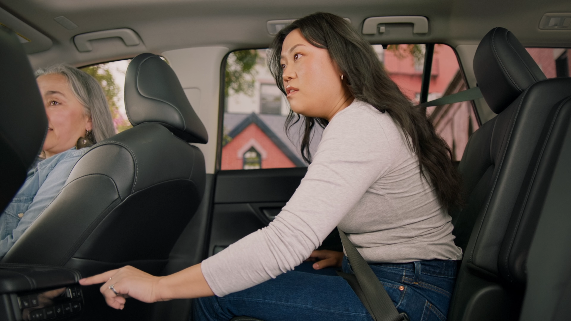 A_BBO_06_050_BV_BA_x_TOYOTA_GRAND_HIGHLANDER_062425_VIDEO_STILL_02.png