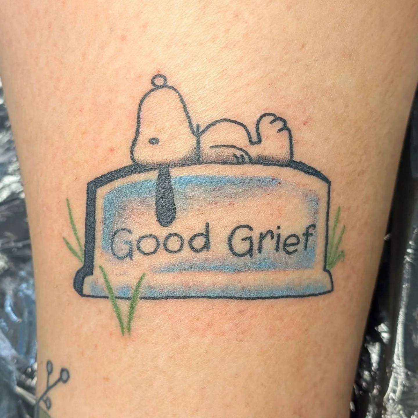 &quot;Tonight the Great Pumpkin will rise out of the pumpkin patch. He flies through the air and brings toys to all the children of the world.&quot; 🎃
.
.
#traditionaltattoo #tattoodesign #tattoo #trad #traditionalflash  #snoopy #peanuts