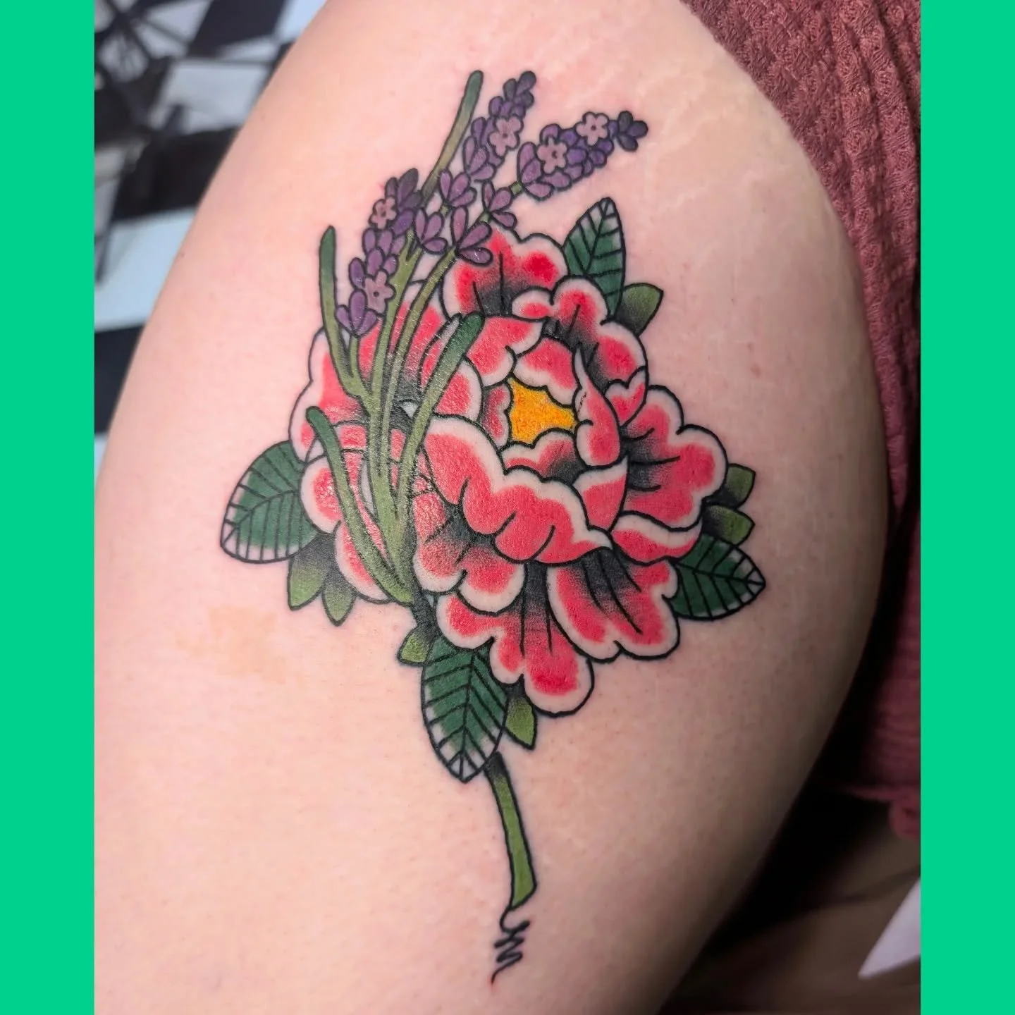 Thigh flowers for one of my besties, flowers are definitely one of my favorite things to tattoo so I was thrilled to do this piece for her 💜💜💜
.
.
#traditionaltattoo #tattoodesign #tattoo #trad #traditionalflash