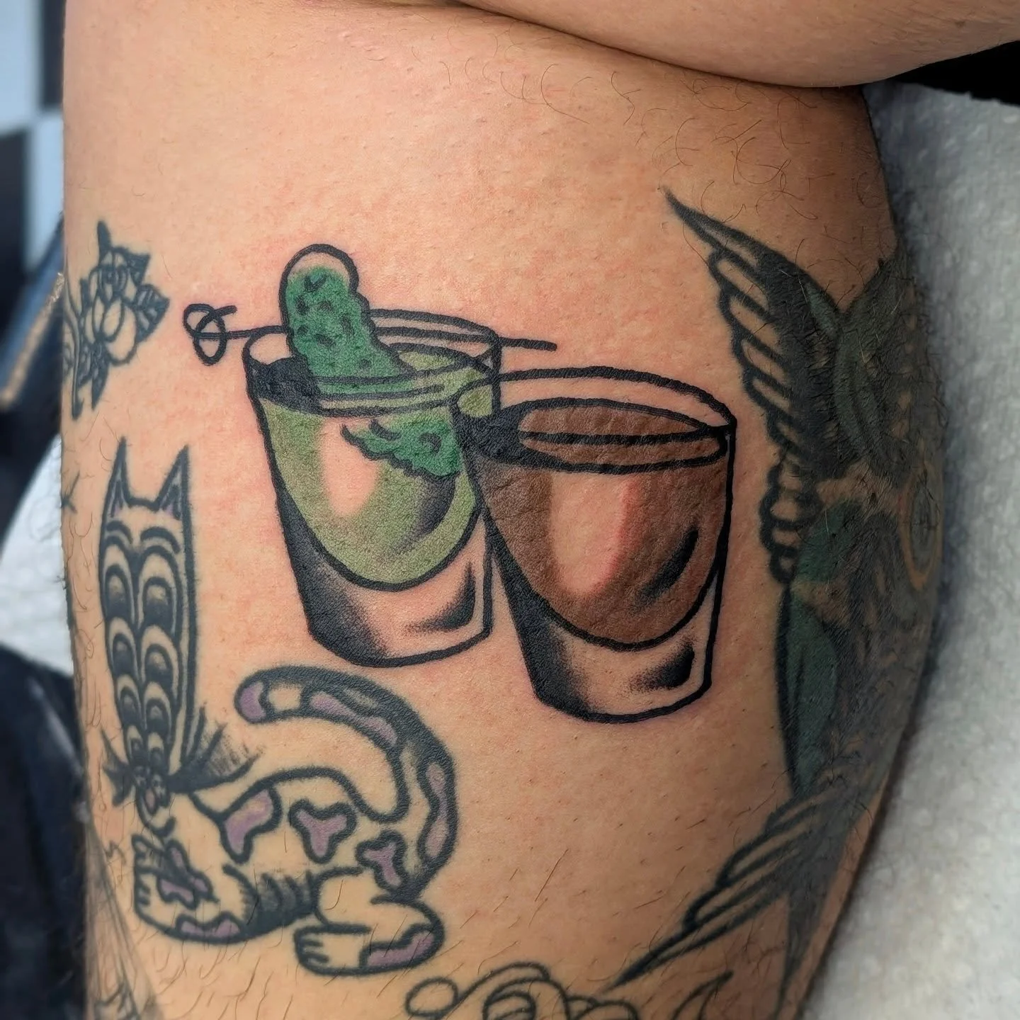 Pickleback and whiskey shot for @stigmata_scars 🥒🥒🥒 
.
.
#traditionaltattoo #tattoodesign #tattoo #trad #traditionalflash