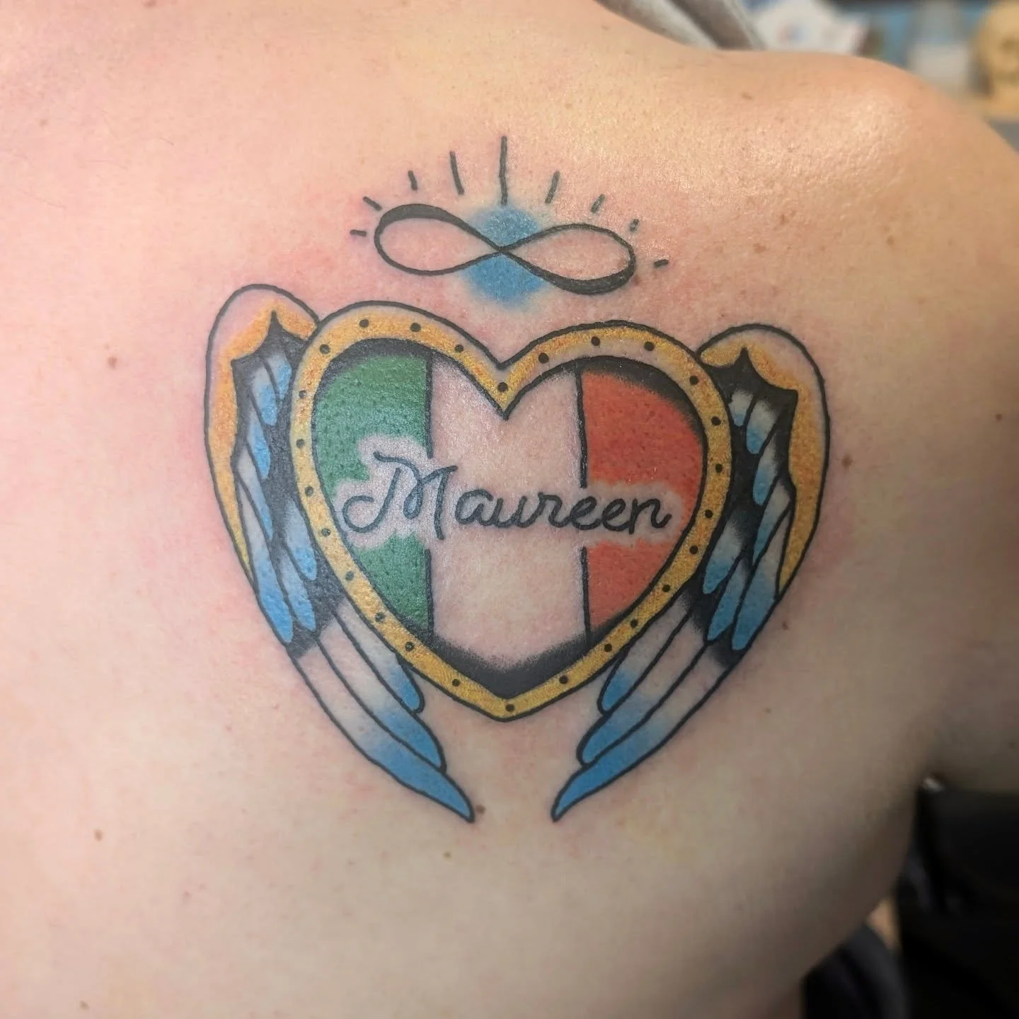 Memorial piece for Maureen 🇮🇪☘️
.
.
#traditionaltattoo #tattoodesign #tattoo #trad #traditionalflash