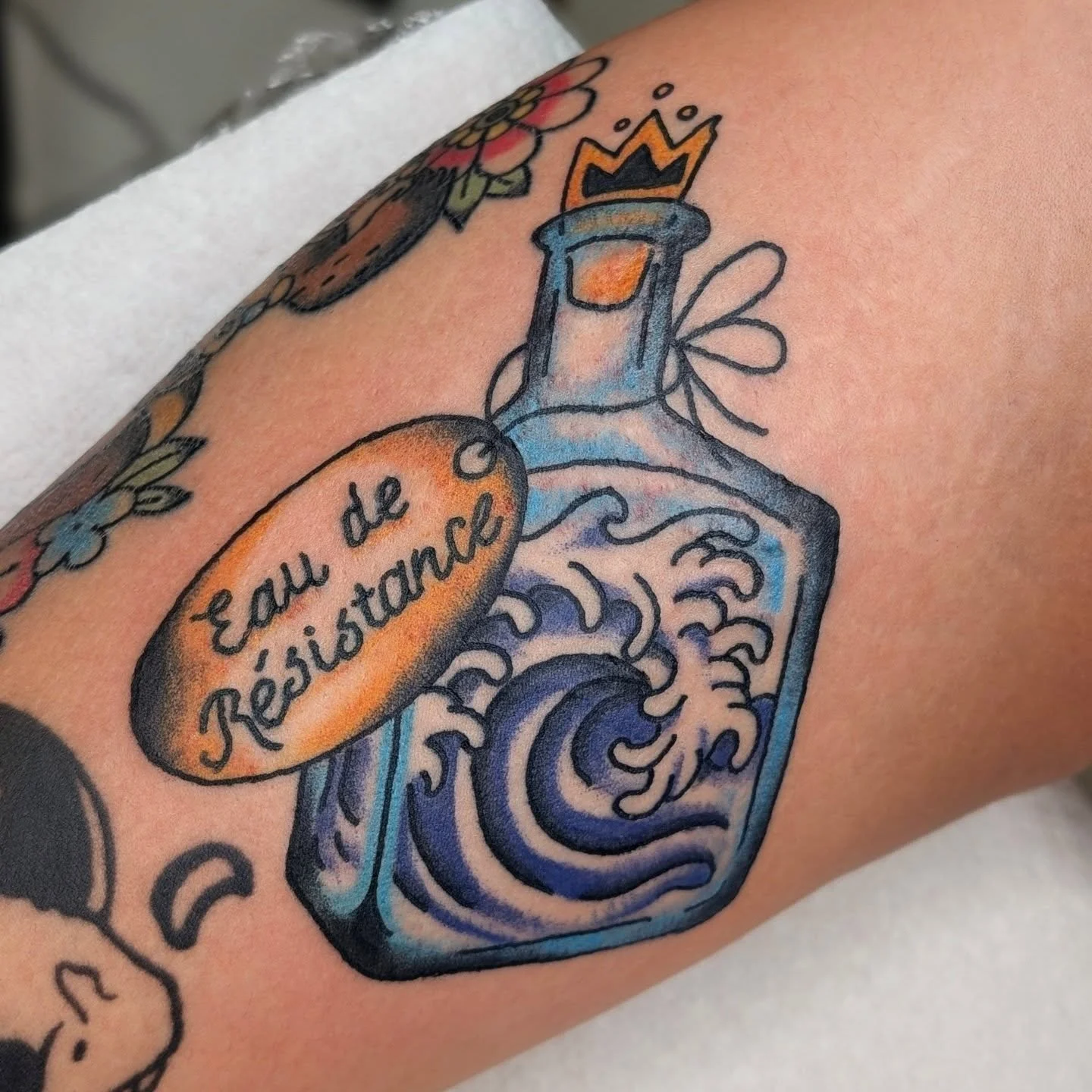 Another awesome Fall out Boy tattoo! This one's for the Mania album, my client came up with the idea and I had so much fun perfecting the design!
.
@falloutboy
.
.
#traditionaltattoo #tattoodesign #tattoo #falloutboy #traditionalflash