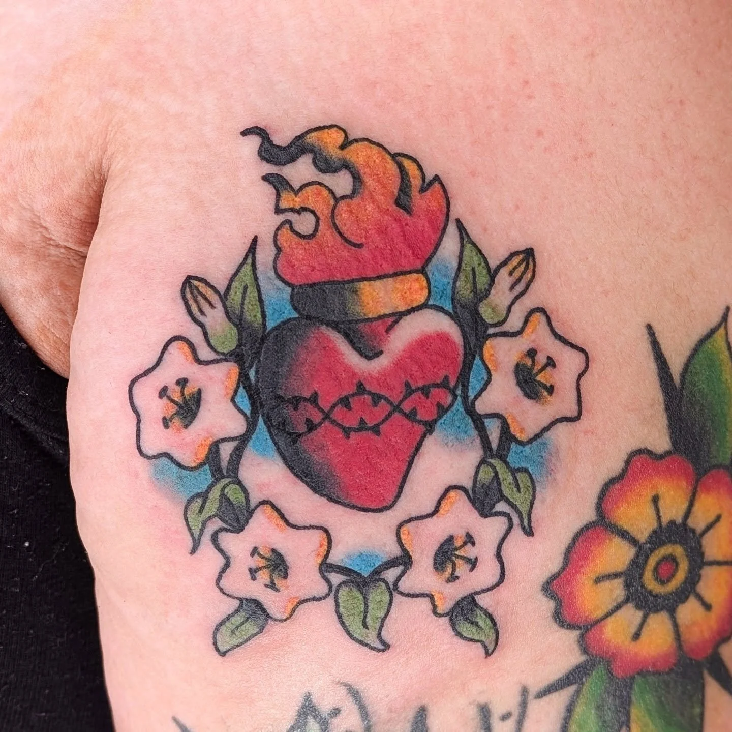 Piece from my flash❤️&zwj;🔥❤️&zwj;🔥 
.
.
 #traditionaltattoo #tattoodesign #tattoo #trad #traditionalflash