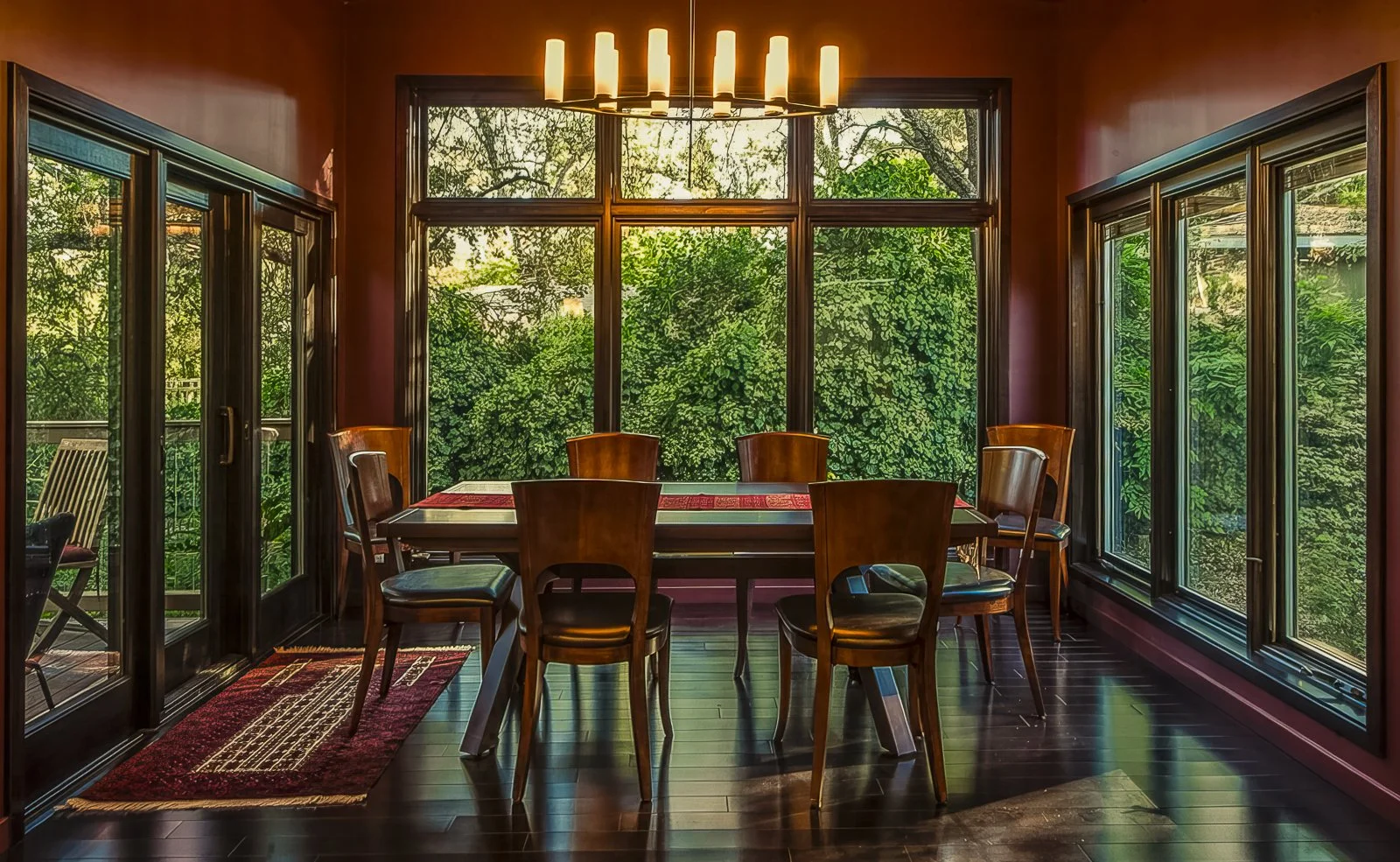 The dining room features a metallic copper-painted ceiling, evoking medieval European cathedral copper roofs. The sun shining onto the ceiling as the day progresses brings continuous life and vitality to the room, the scene of daily conversations and