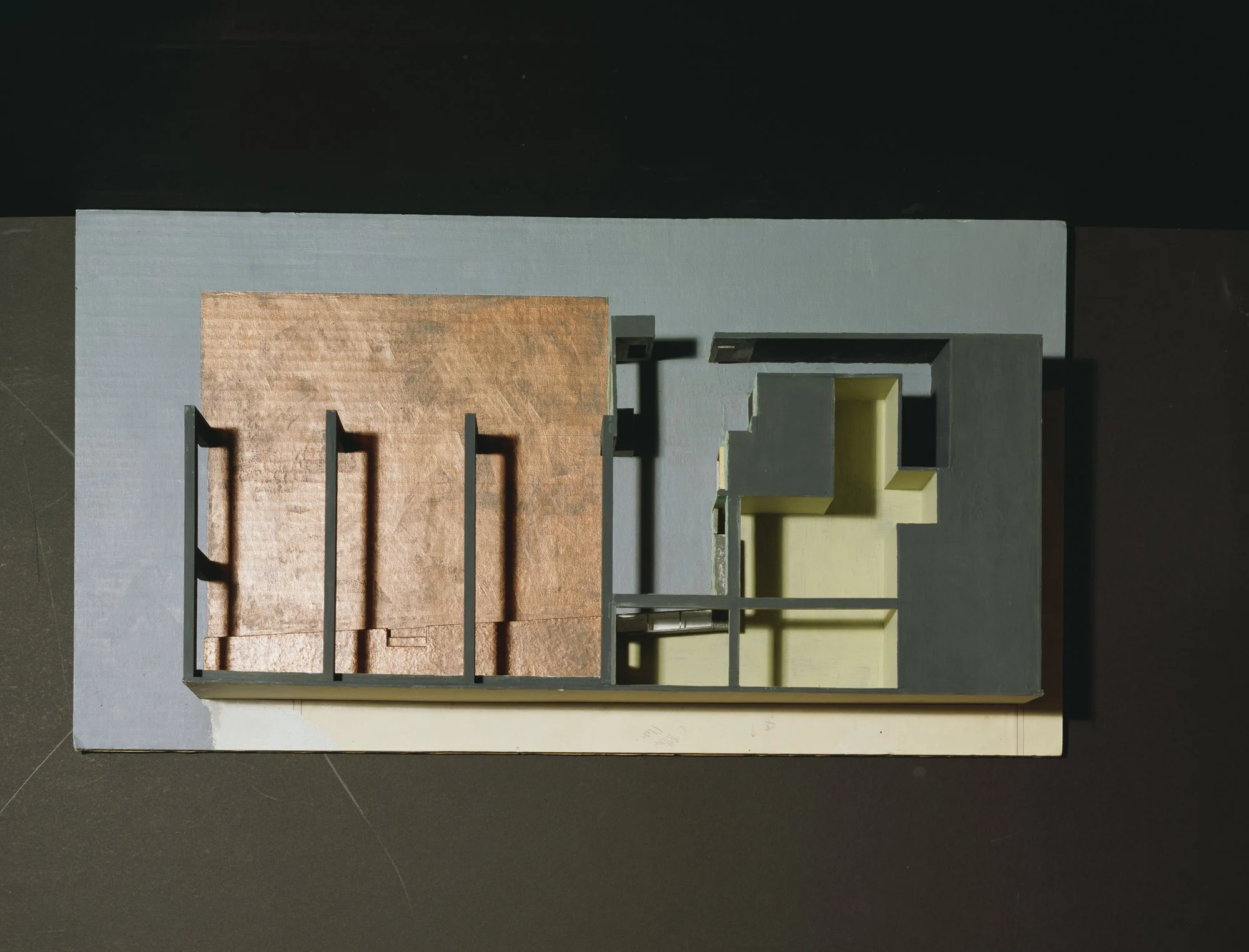 BLACKSQUARE_4X5_81.jpg