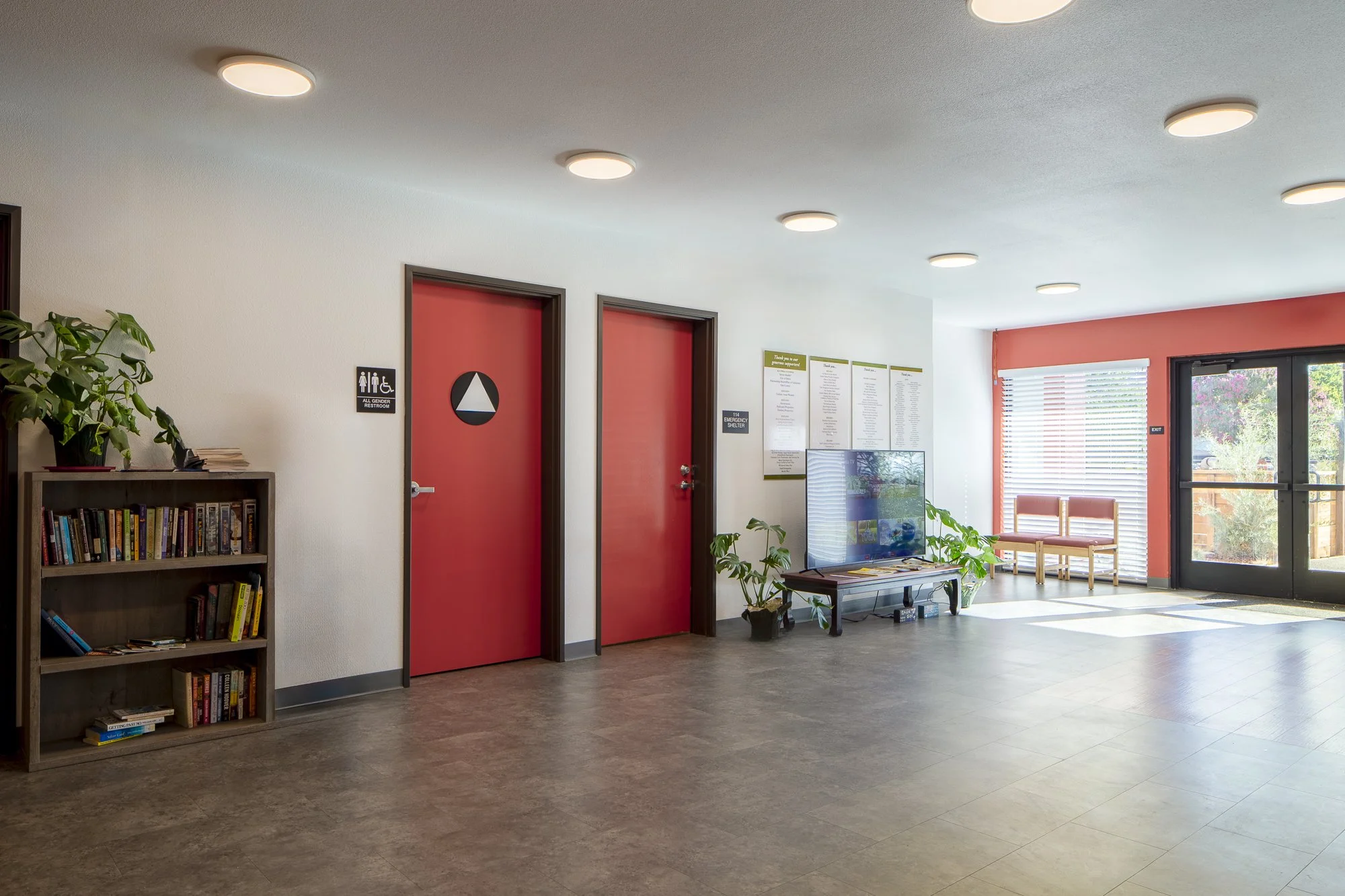 A spacious lobby provides spots to rest and relax.