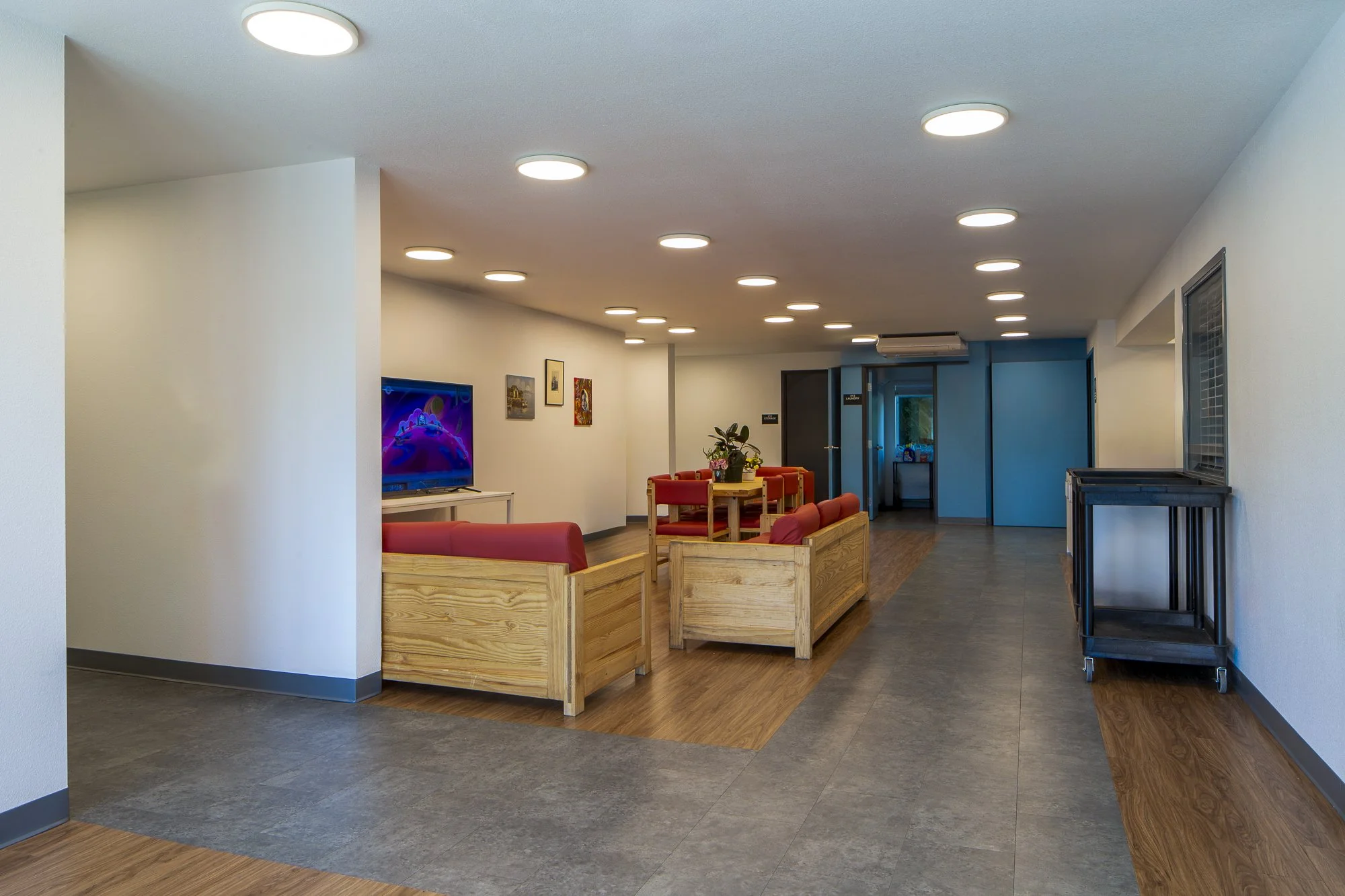 The spacious central piazza serves as a communal space, allowing residents to converse, play games, or watch TV.