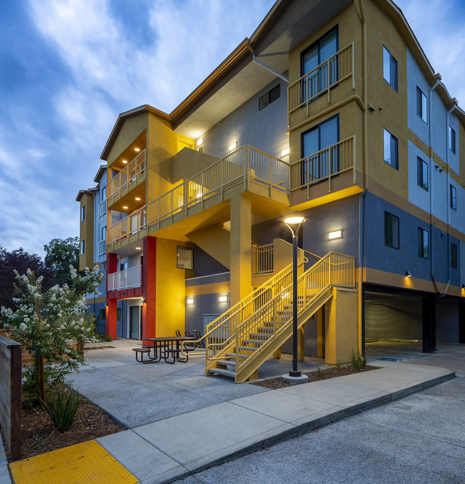 The third and fourth floors, painted yellow for gold and California’s golden hills, feature 18 micro-dwellings of permanent supportive housing with common areas. A sculptural staircase on the front façade provides a private entrance for permanent res