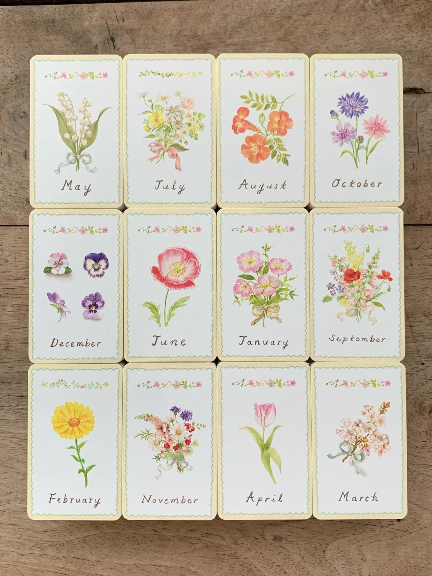 벌써 1월도 끝이 보이고 새로운 2월 달력을 맞이할 시간˖ ࣪⊹ 
미니 플라워 카드 달력 - 스토어에서 만나보세요 🤍

January is almost over..! time to welcome a new February calendar ˖ ࣪⊹☺︎ 
Mini card calendar is available on
global shop,Shopee and Pinkoi 🤍