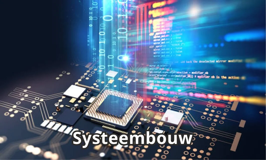 Digitale technologie en code op een printplaat, symbool voor systeemontwikkeling.