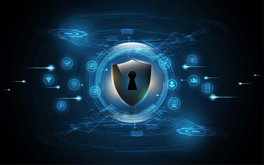 Digitale beveiligingspoort met een schild en diverse digitale iconen zoals e-mail en Wi-Fi eromheen.