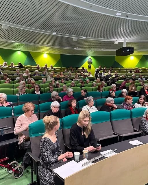 SI Turku ja SI Turku-Aboa järjestivät yhteistyössä muiden turkulaisten naisjärjestöjen kanssa ”Taiteesta voimaa” Naistenpäivän seminaarin 10.3.2025.