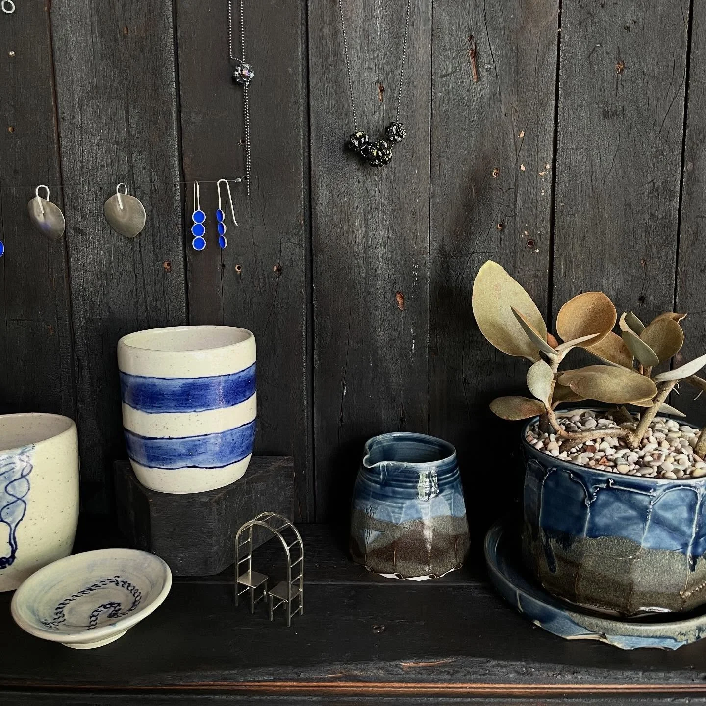 A little snippet of the goodness @thewrapup.bris 😍

Open now until Dec 21st. 

Wed-Fri 12-4pm
Weekends 10-4pm
Or by appointment. 
🤗