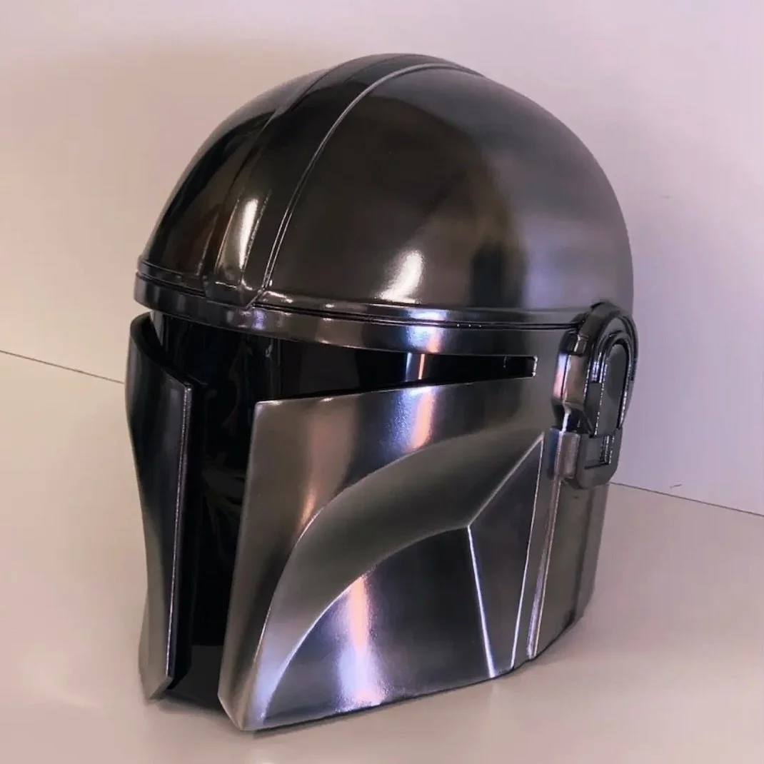 Neustes Projekt abgeschlossen: Ein detailgetreuer Mandalorian Helm, gedruckt mit meinem 3D-Drucker! Ich liebe es 😍 
Was sagt ihr?
#3dprinting #mandalorian #diy