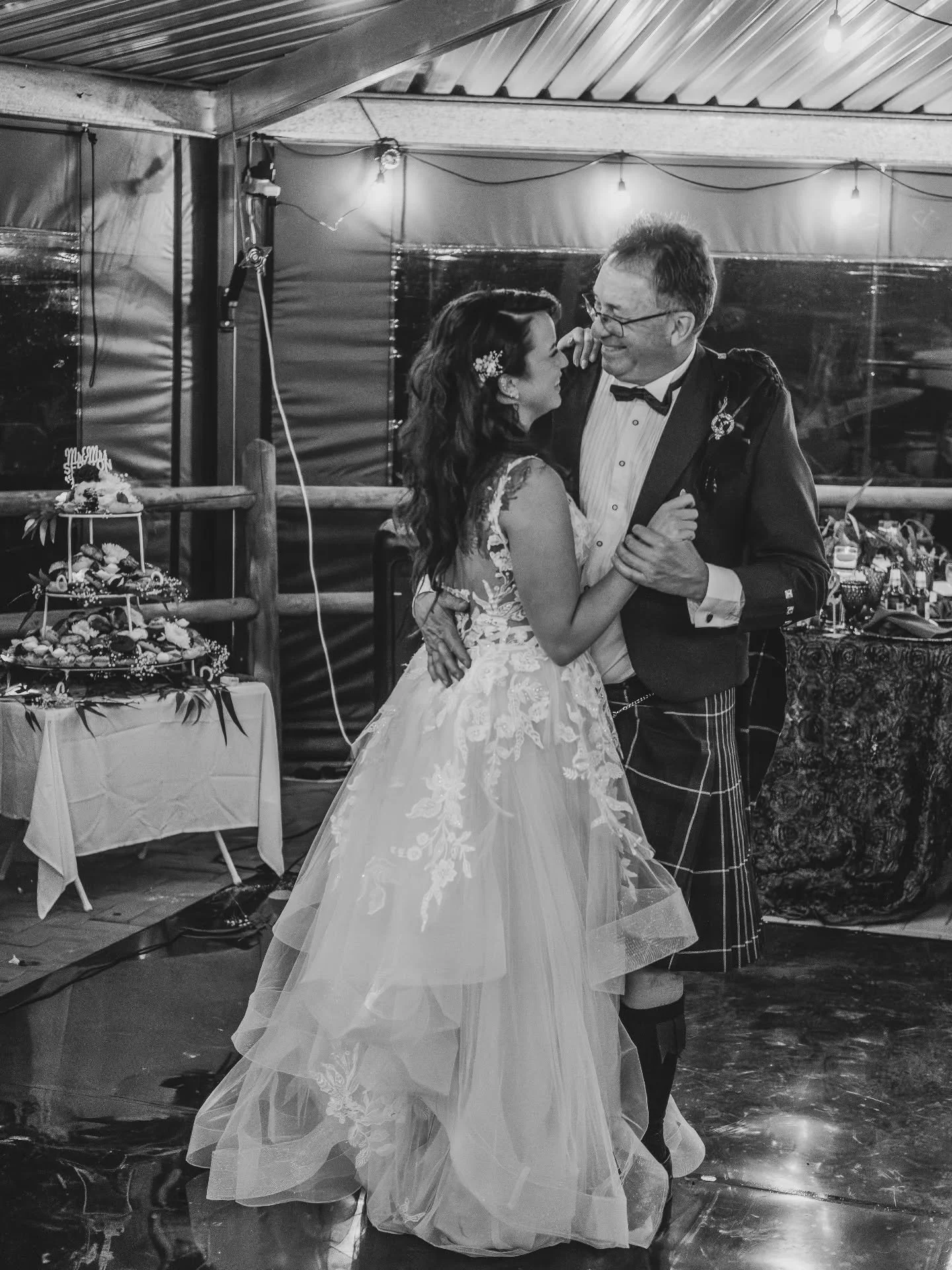 Alexandra &amp; Tommy Sephton 💍❤️

#newlyweds #kznweddings #kznflorist #bridalflowers #weddingdecor #weddingplanning #weddingflowers 

Photography: @gisellesmith_photography 
Venue: @the_butlers_ranch