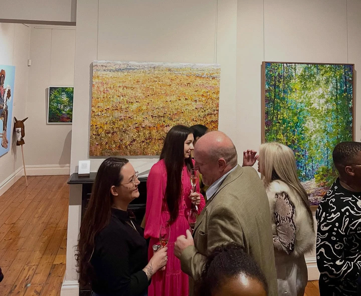 Thoroughly enjoyable VIP art soir&eacute;e at the @christophermoller_gallery  here in Cape Town last evening!  In collaboration with @amila.africa and @africanenergyweek 🌿 thank you for the engaging conversations and sharing of a page in all our liv