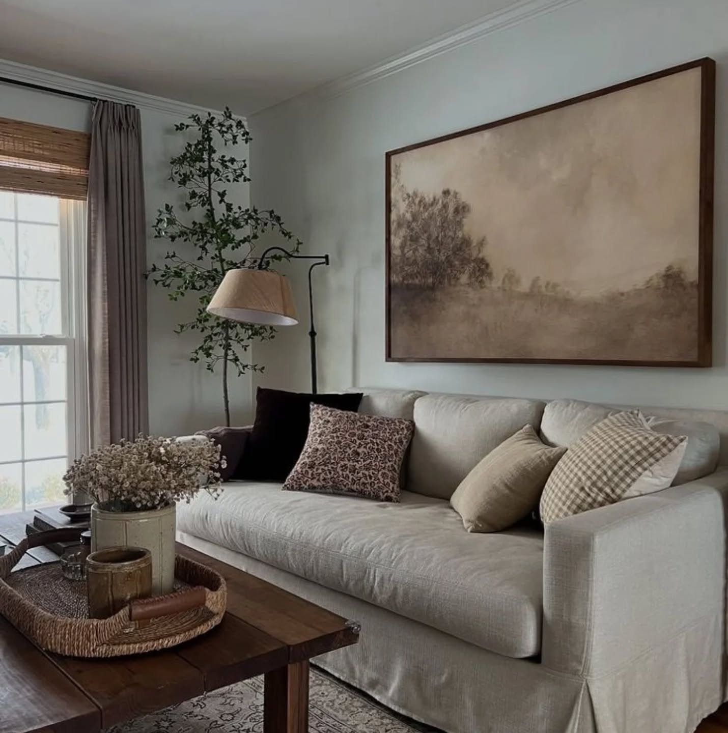 Friday Favourites ✨
A few of the beautiful spaces that caught my eye this week ➡️ warm woods, soft layers, and those classic, cosy details I always gravitate toward. I love saving these little moments of inspiration on my camera roll.

It&rsquo;s bee