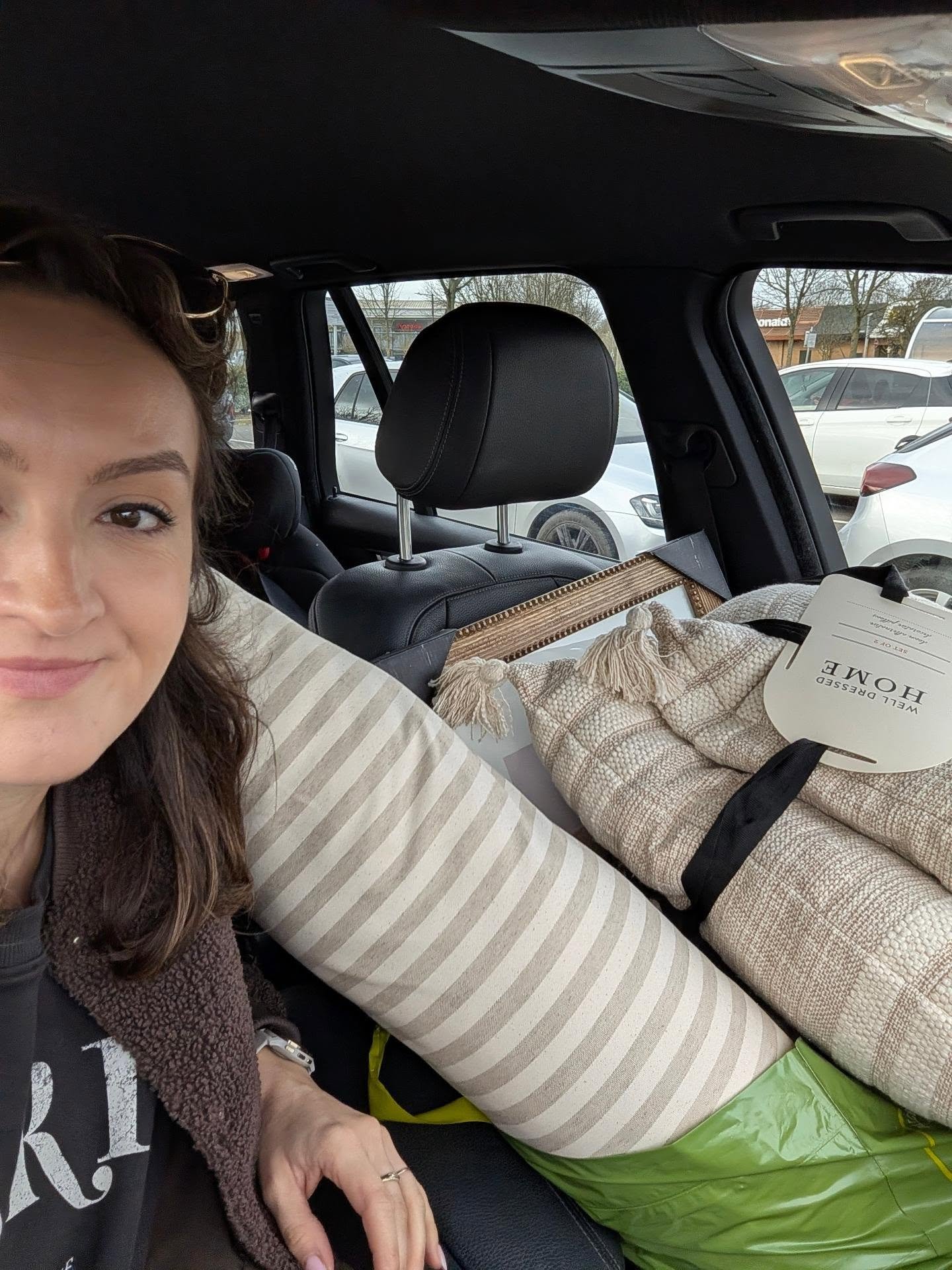 March in a few moments&hellip; 🌿

A little bit of everything 🤍

From creating The Cosy Living Method (something I&rsquo;m honestly so proud of 🫶),
to late-night design sessions and moodboards slowly coming to life&hellip;
There were site visits, s