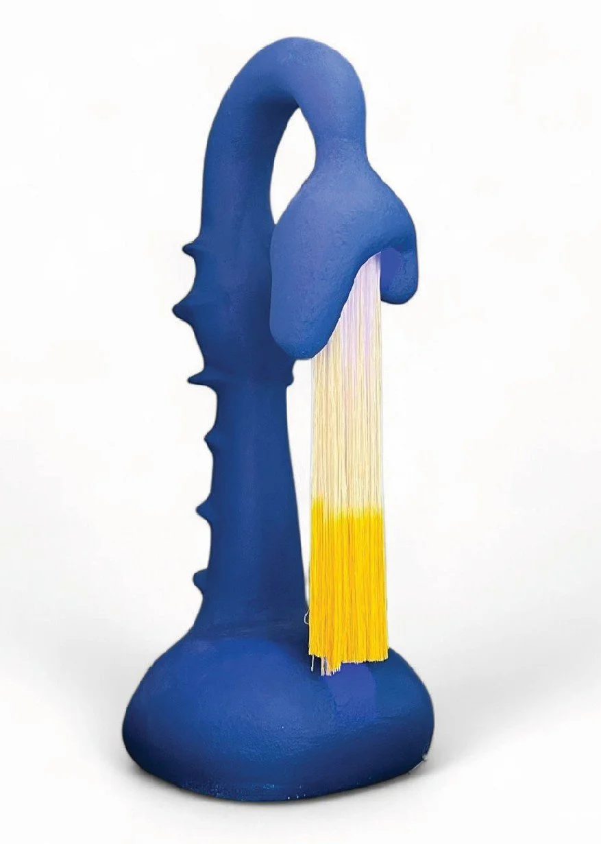 Sapien Twilight   
Micro cement and carbon fiber 
178 x  74 x 68 cm  
$ 4500