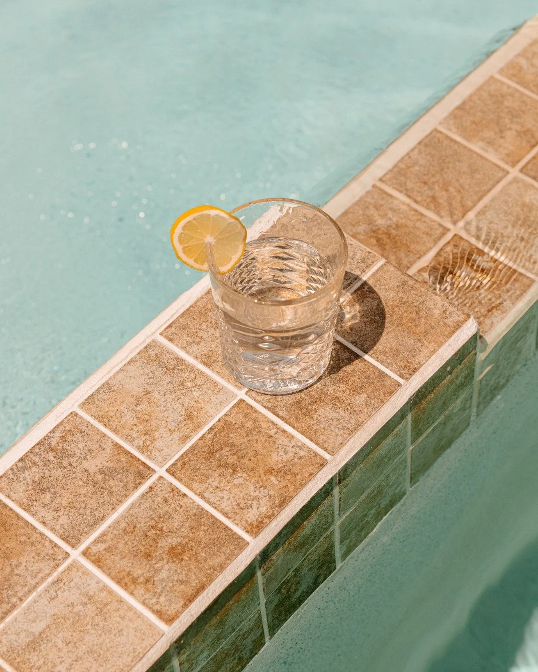 ☀️ Geniet van de warme temperaturen dit weekend maar let ook op! ☀️

Eindelijk is de zomer in volle gang! Let bij deze hoge temperaturen extra op je gezondheid: blijf op de warmste momenten uit de zon en zorg voor een goede hydratatie! Voor iedere le