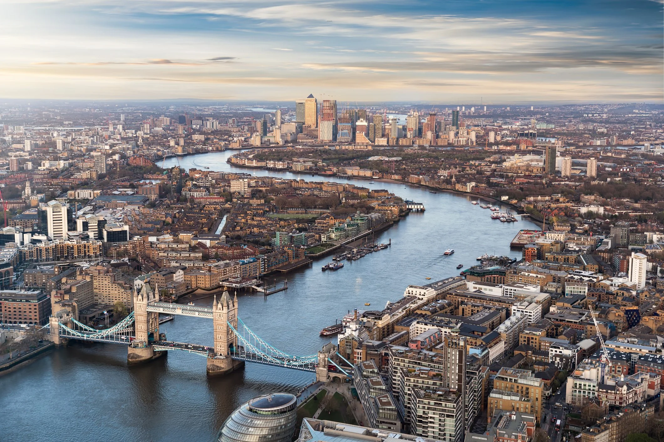 London-from-Tower-Bridge-along-the-Thames-to-Canary-Wharf-950698086_2124x1416.jpeg