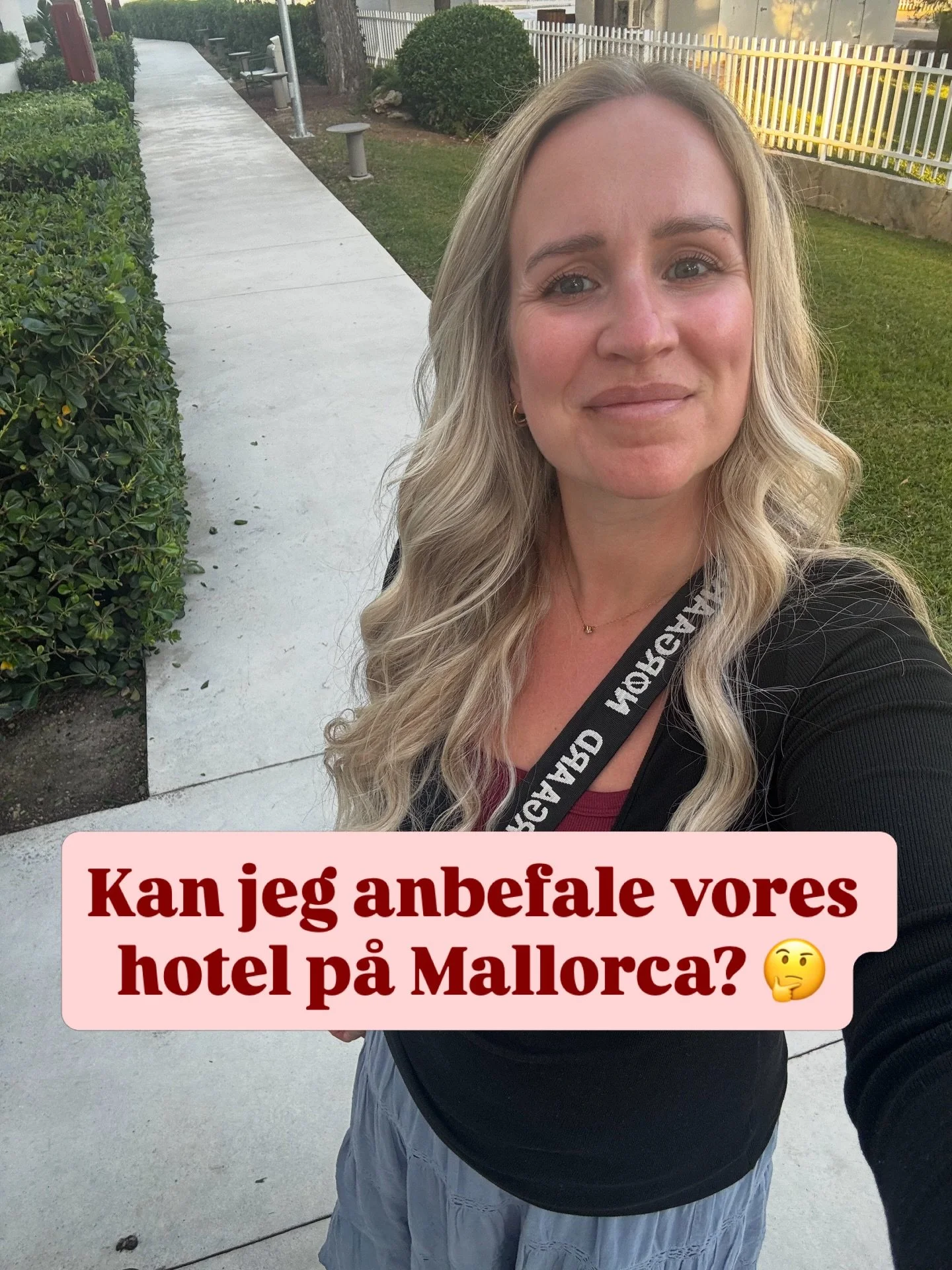 Alcudia Mallorca ☀️🏖️ 

I var flere der &oslash;nskede et opslag efter vores ferie ☀️ 

Praktisk: 
&bull; Flytiden er ca 3 timer fra Aalborg 🛫
&bull; Bustransfer fra lufthavn til hotel er 45 min 🚌
&bull; Hotellet hedder Sunwing Alcudia Beach 🏖️
&