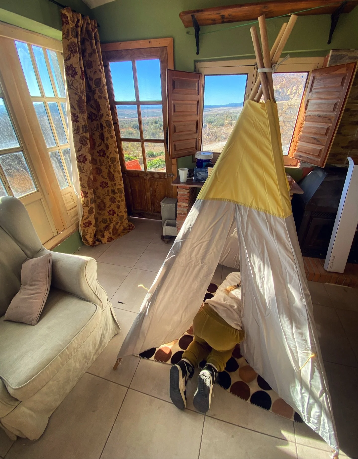 Home education and Worldschooling doesn&rsquo;t mean isolation. It&rsquo;s not always a classroom at the kitchen table either, or one parent doing it all. It&rsquo;s families learning alongside one another&hellip;each on their own path, moving in par