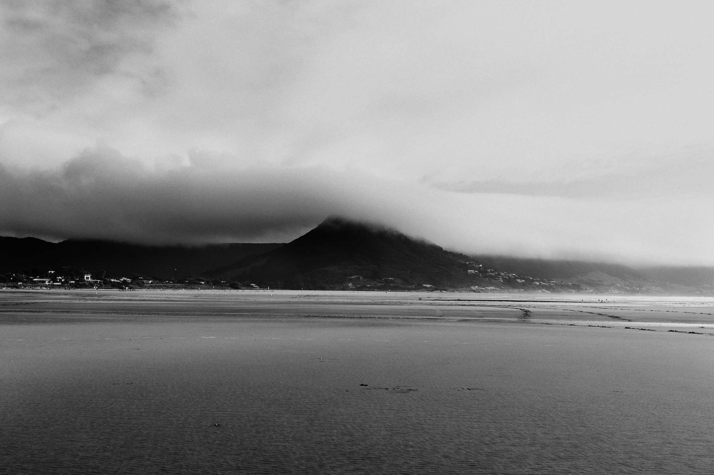 FOG_BLACK_WHITE_AHIPARA.png