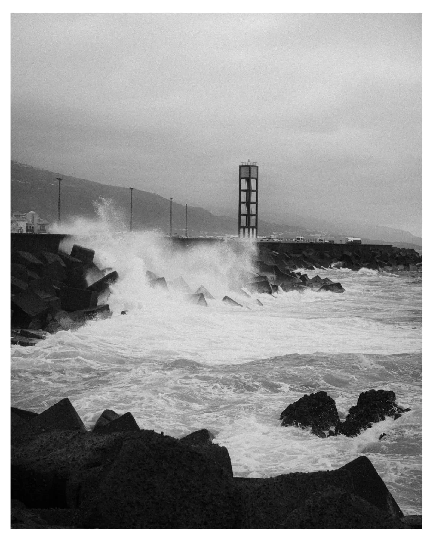 I could lose track of time watching the waves crash.
.
.
.
#photography #streetphotography #street #urban #urbanphotography #timelessphotomag #timeless_streets #trafficlightmagazine #blackandwhite #monochrome #bnw #shadows #waves #sealovers #filmlook