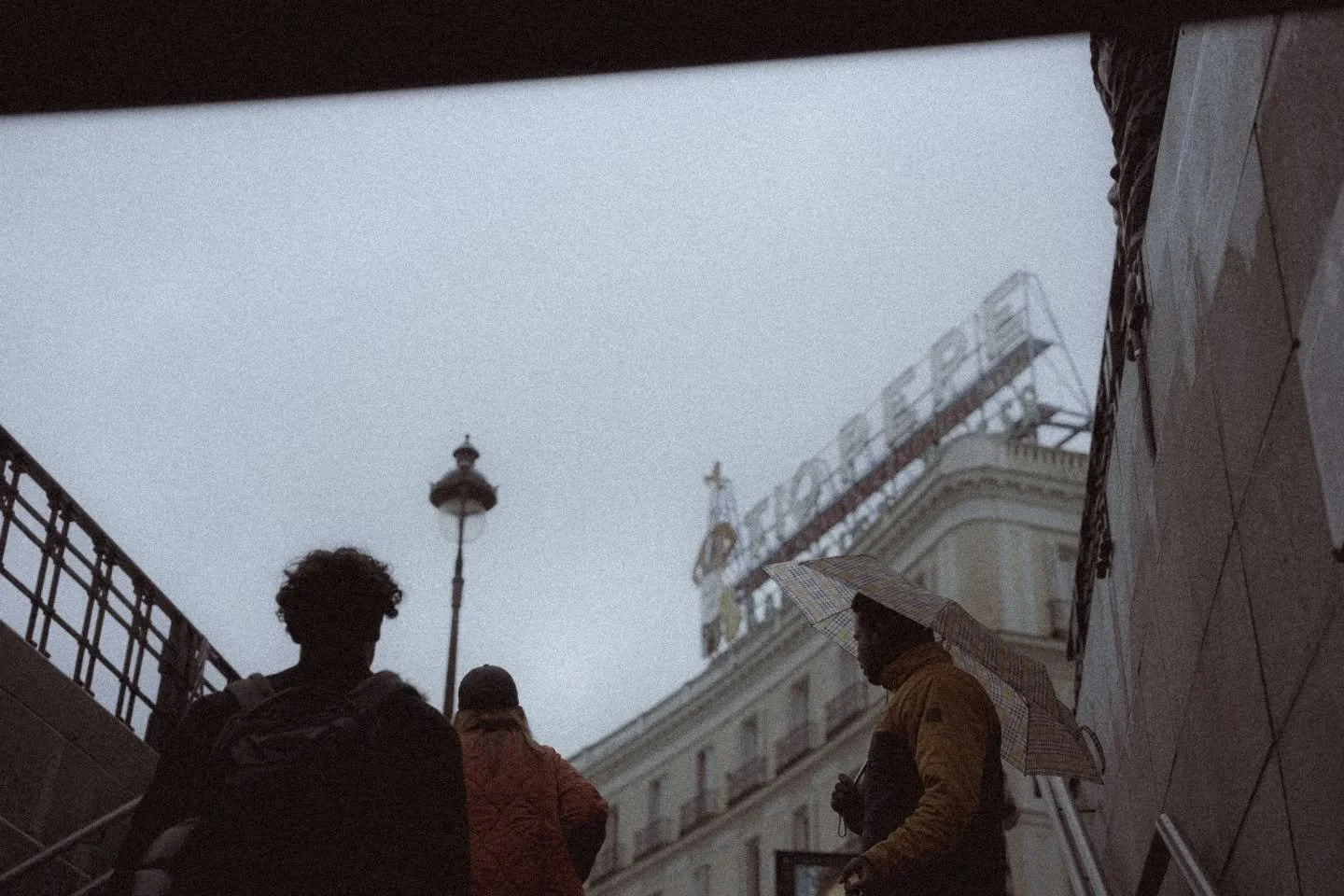 A getaway to Madrid.
.
.
.
.
#streetphotography #visualgrams #Madrid #rain #streetvibes