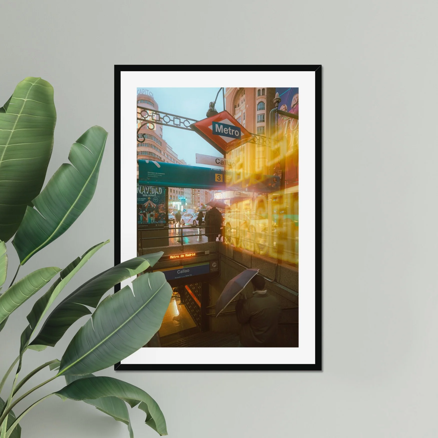 madrid-street-photography-gran-via-rain-moody-cinematic-retro-reflection-callao-urban-capitol-metro-subway-ejduranphotography-5.jpg