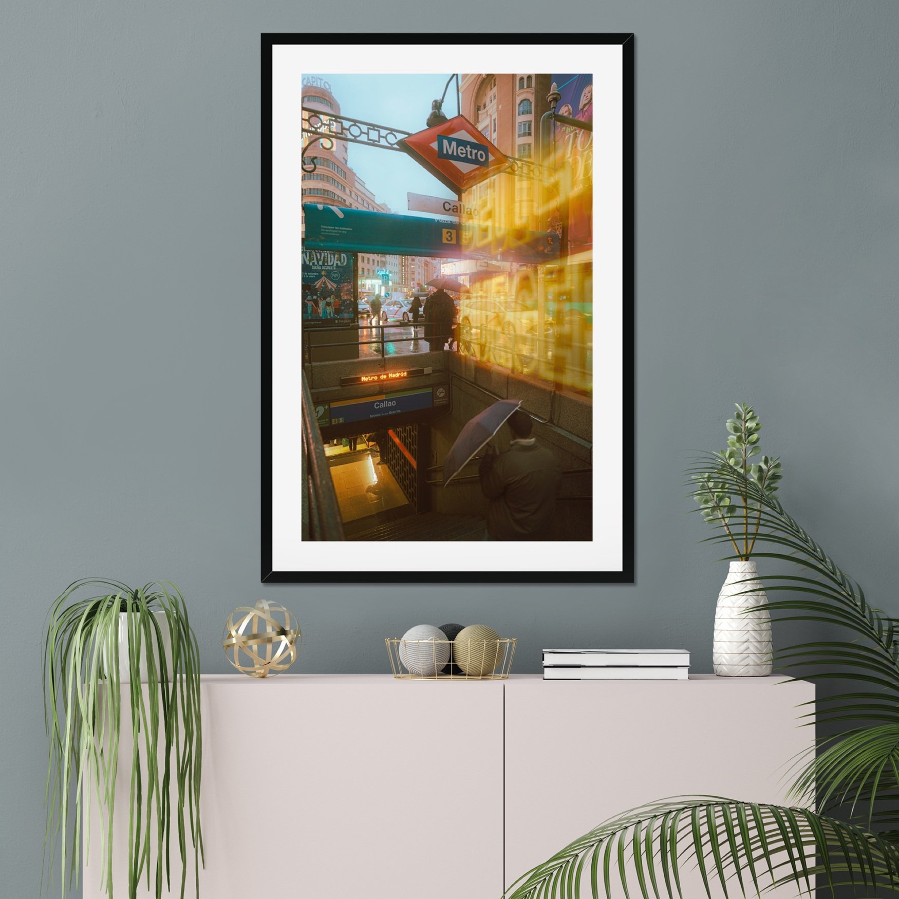 madrid-street-photography-gran-via-rain-moody-cinematic-retro-reflection-callao-urban-capitol-metro-subway-ejduranphotography-7.jpg
