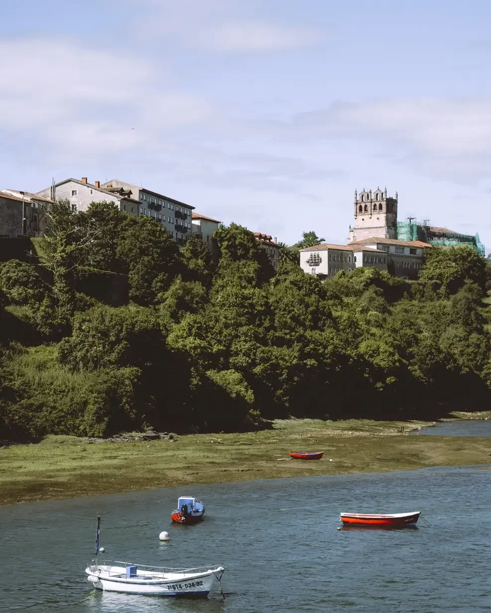 Before and after comparison of Kodak Pro 100 Lightroom preset showing soft contrast and warm film tones on a daylight portrait.