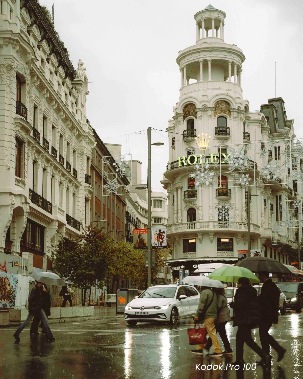 Kodak film presets for Lightroom, Kodak Ektar 100 street photography look, Kodak Vision3 500T cinematic night preset, professional Kodak Pro 100 film emulation, analogue urban wall art style presets.