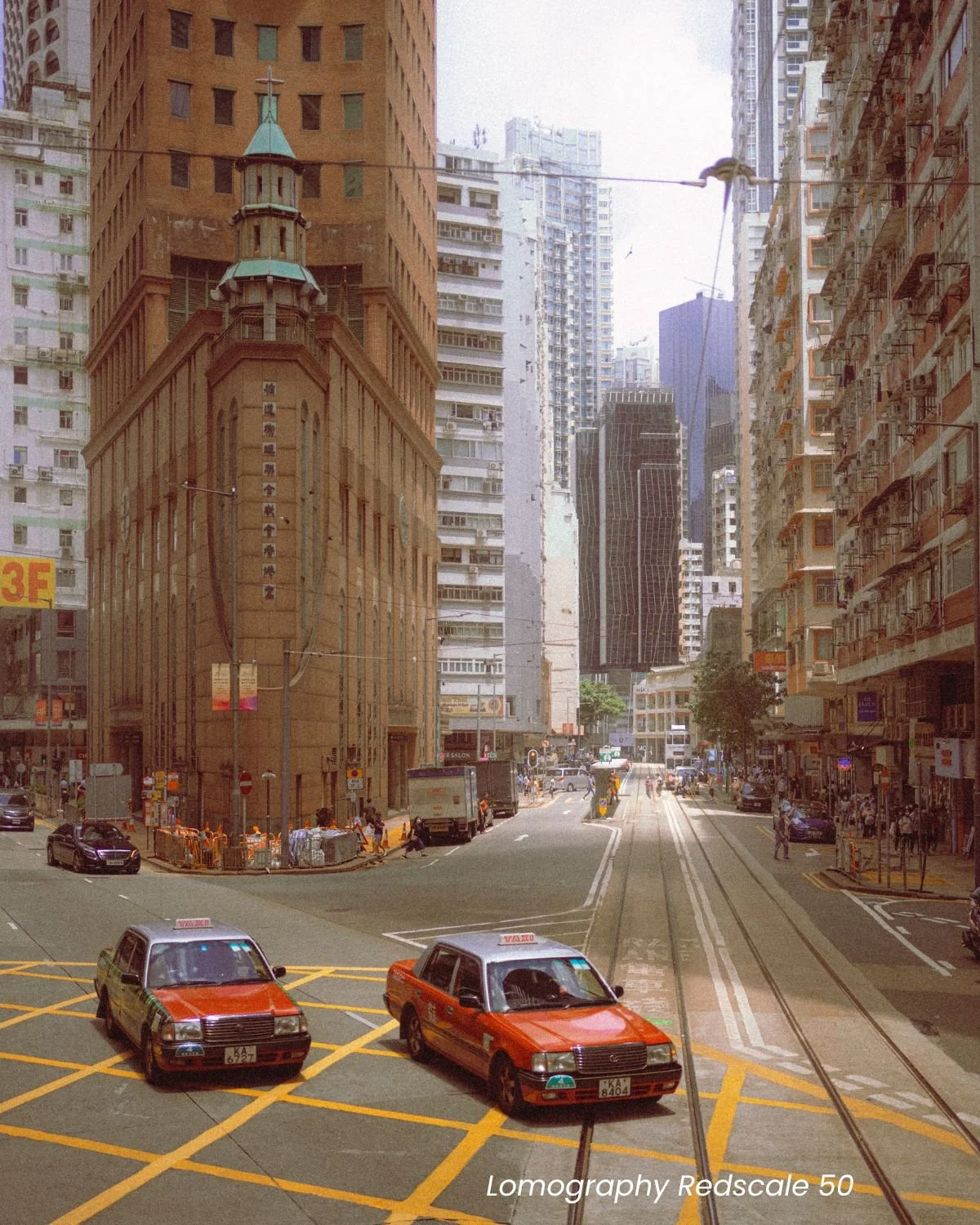 Lomography film presets for Lightroom, X-Pro cross processing effect, Color Negative 800 film look, Redscale 50 photography aesthetic, professional analogue film presets bundle by EJDuran