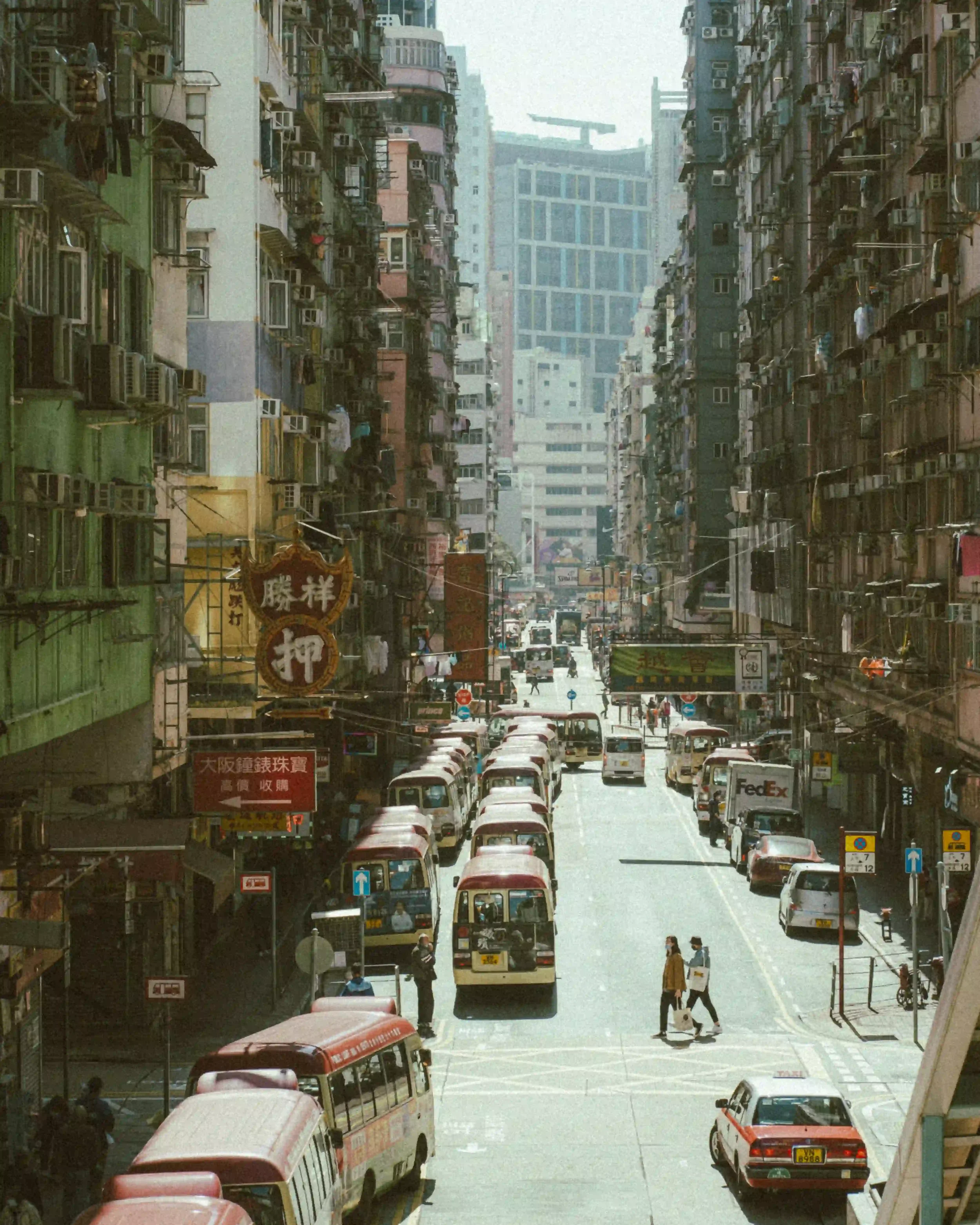 Lomography film presets for Lightroom, X-Pro cross processing effect, Color Negative 800 film look, Redscale 50 photography aesthetic, professional analogue film presets bundle by EJDuran