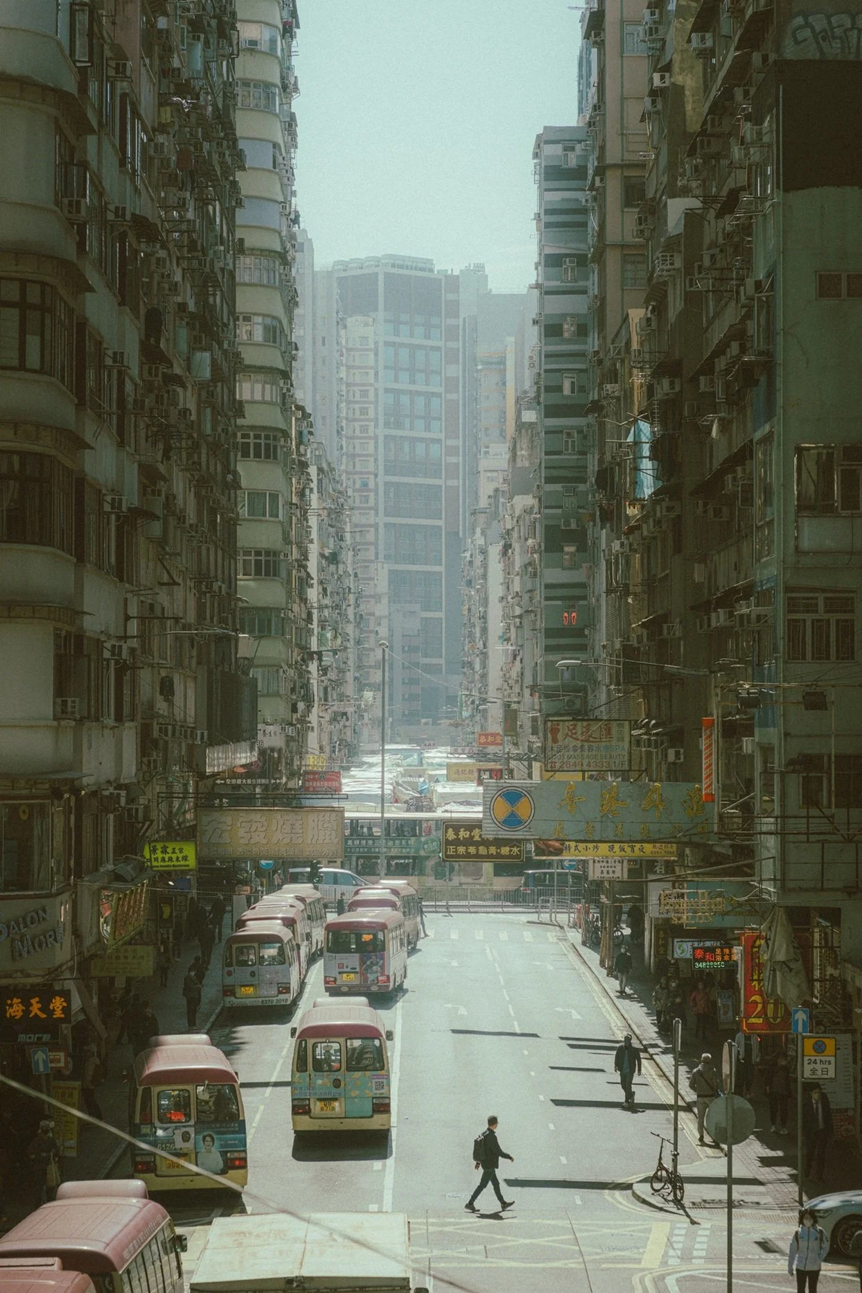 hong-kong-street-photography-mongkok-urban-cityscape-travel-vintage-retro-vibe-ejduranphotography.jpg