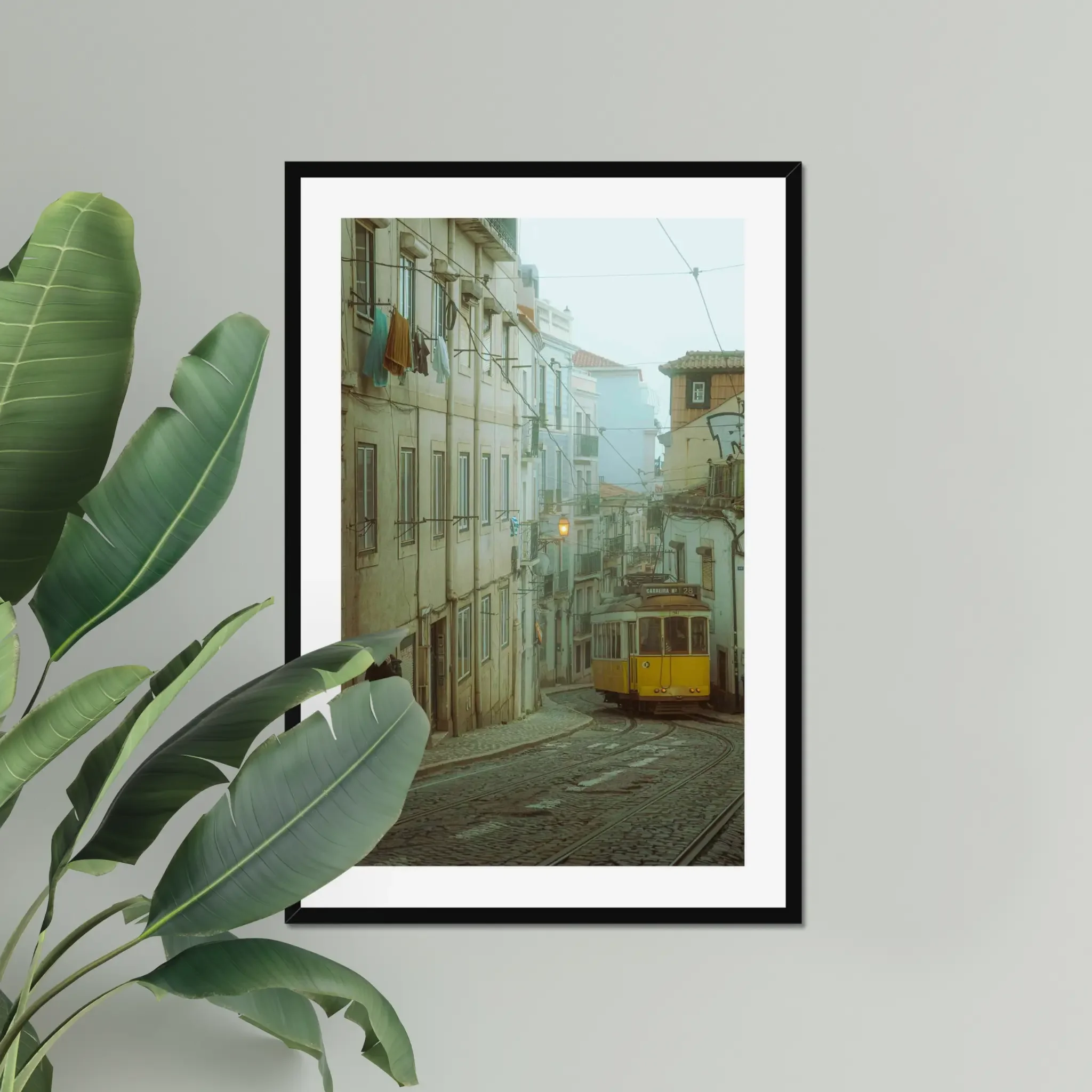street-photography-print-wall-art-lisbon-cinematic-frame-travel-moody-ejduranphotography-5.webp