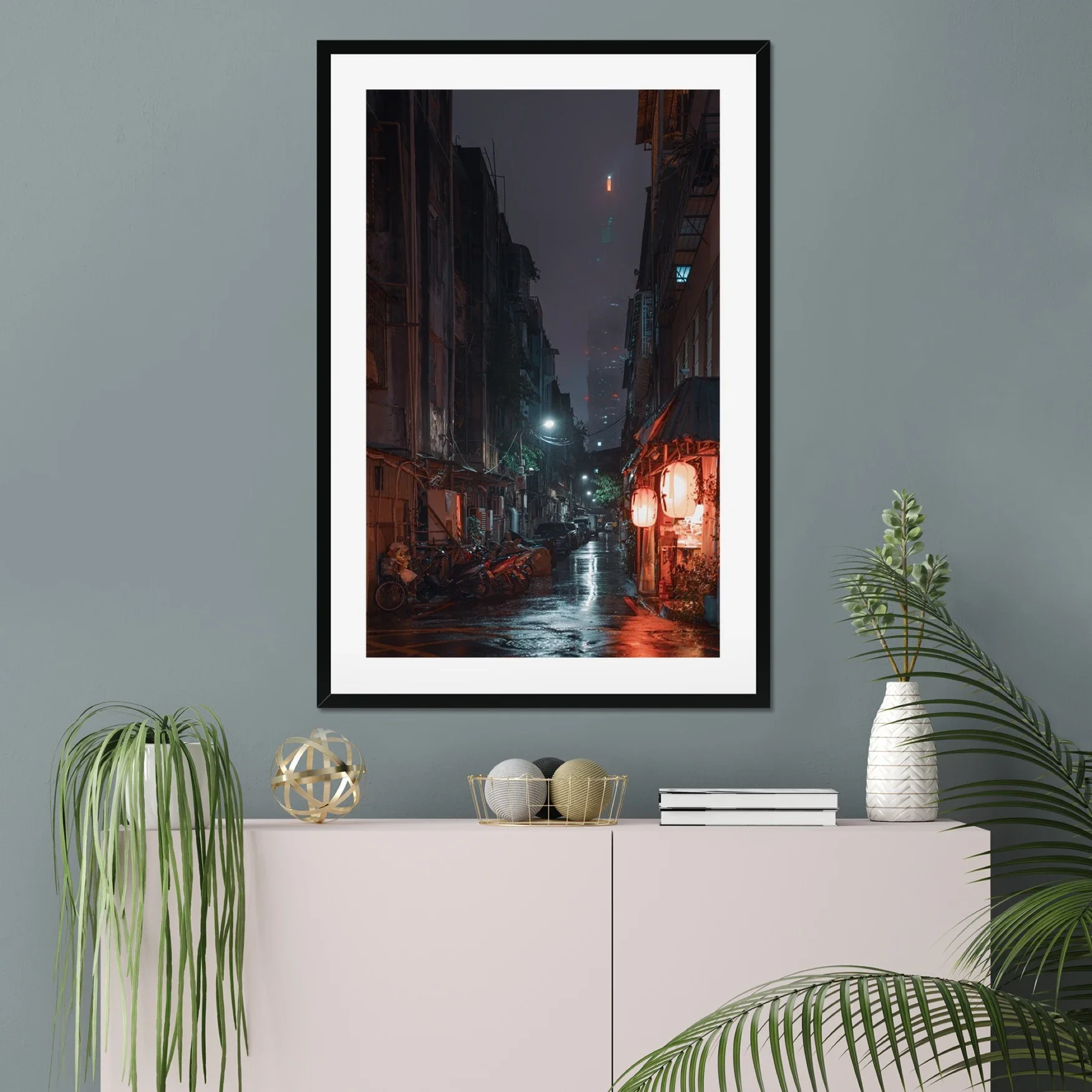 Cinematic night photography of a narrow Taipei alleyway in the rain, featuring a traditional Izakaya with red lanterns and the Taipei 101 building in the background fog.