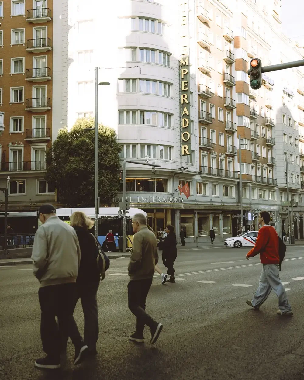 Before and after comparison of Kodak Pro 100 Lightroom preset showing soft contrast and warm film tones on a daylight portrait.