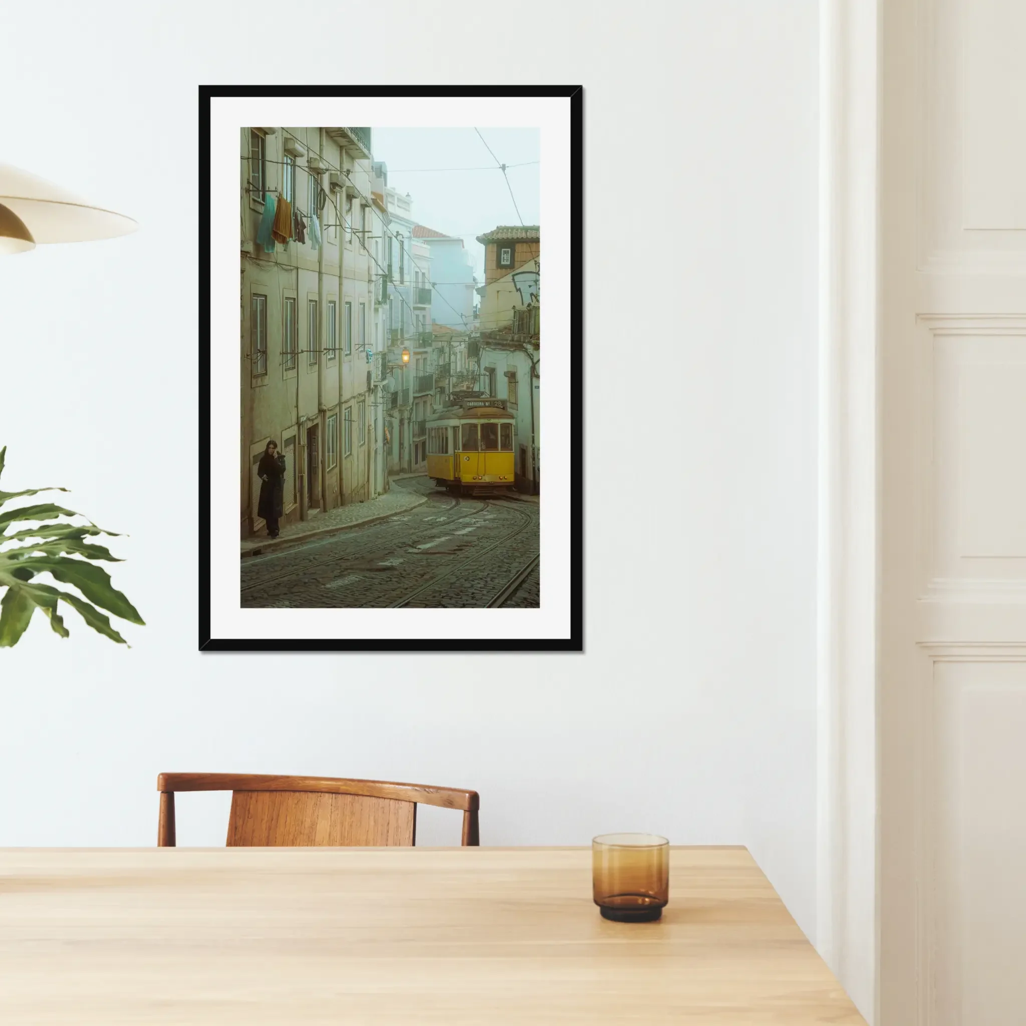 street-photography-print-wall-art-lisbon-cinematic-frame-travel-moody-ejduranphotography-6.webp