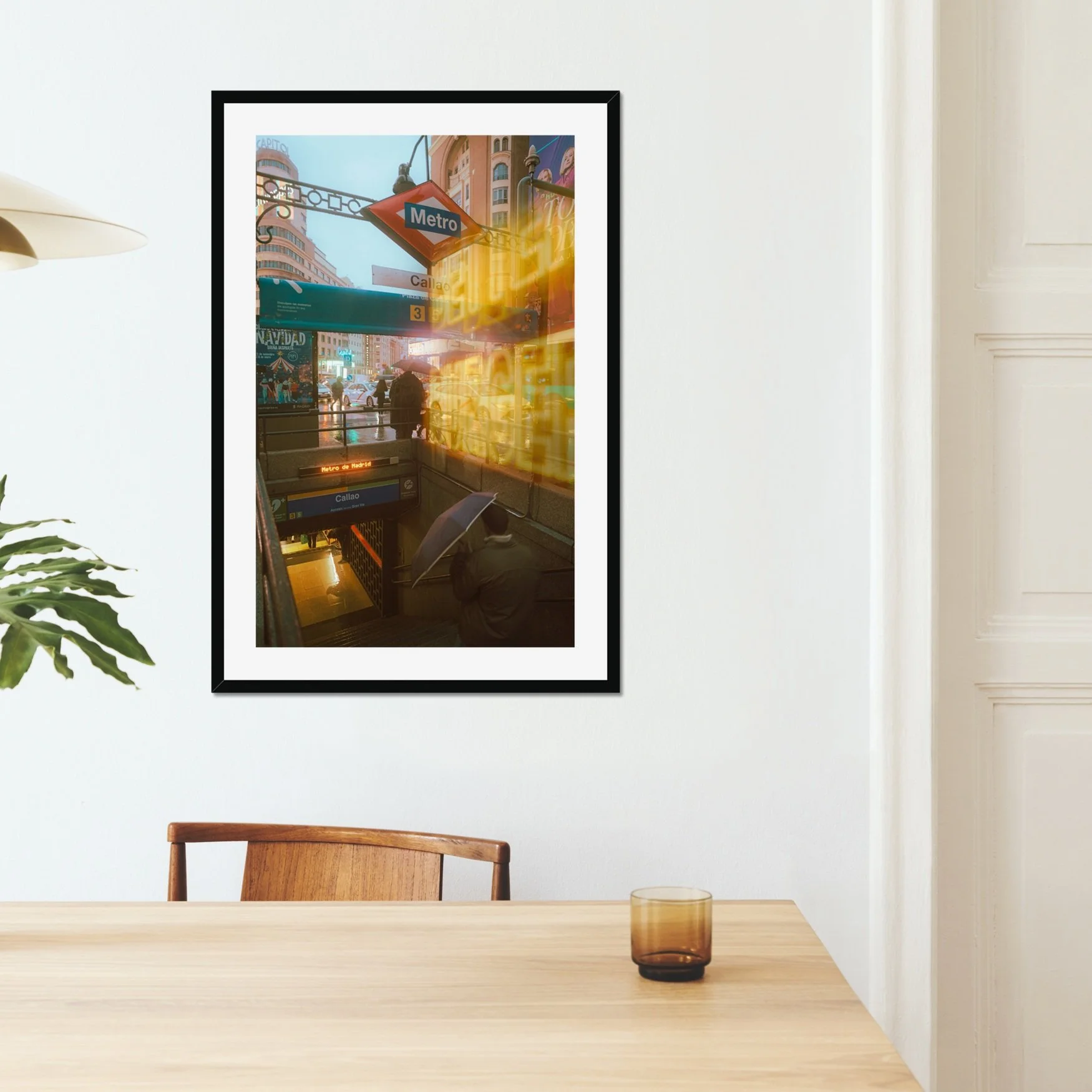 madrid-street-photography-gran-via-rain-moody-cinematic-retro-reflection-callao-urban-capitol-metro-subway-ejduranphotography-6.jpg